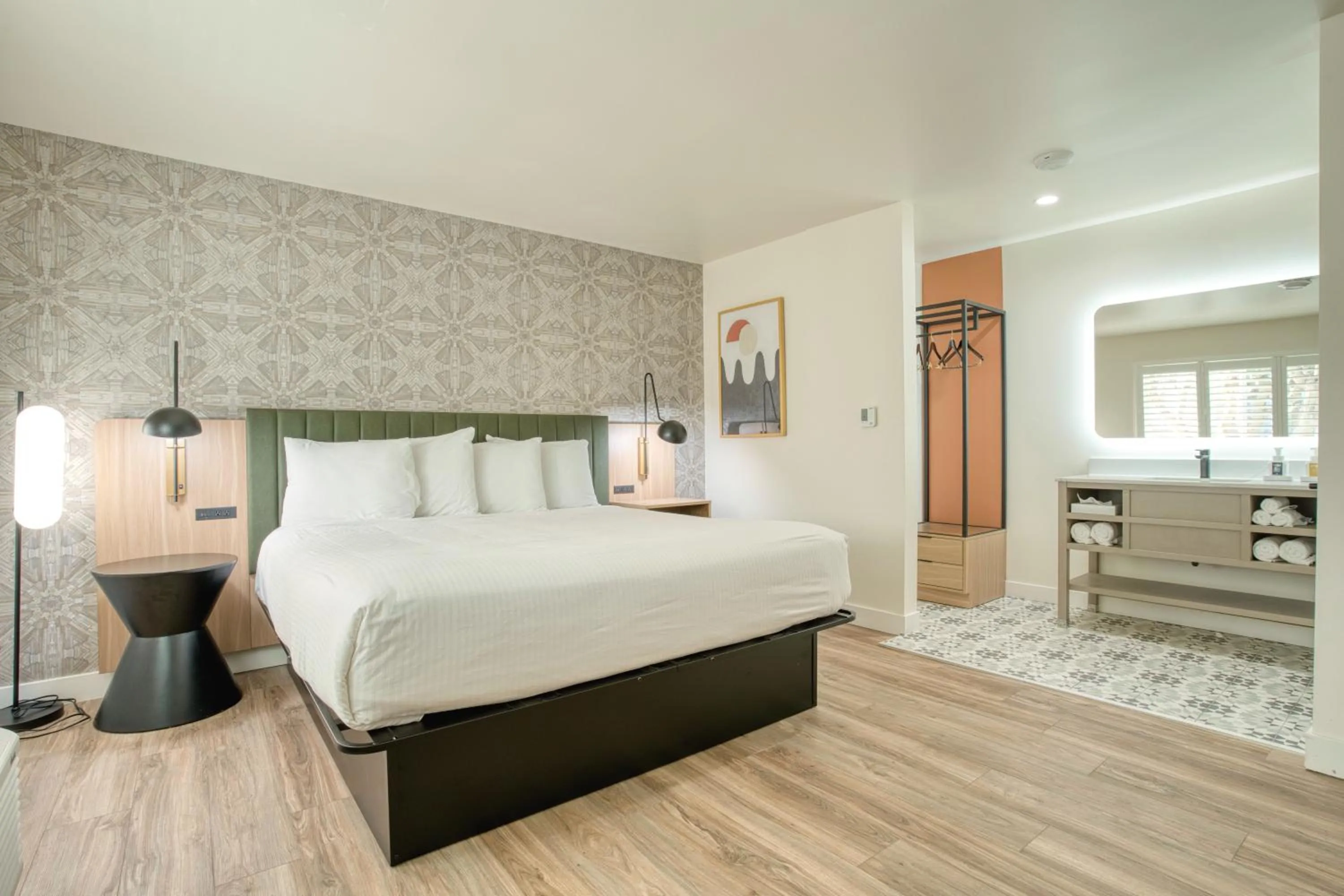 Photo of the whole room, Bed in La Casa Inn