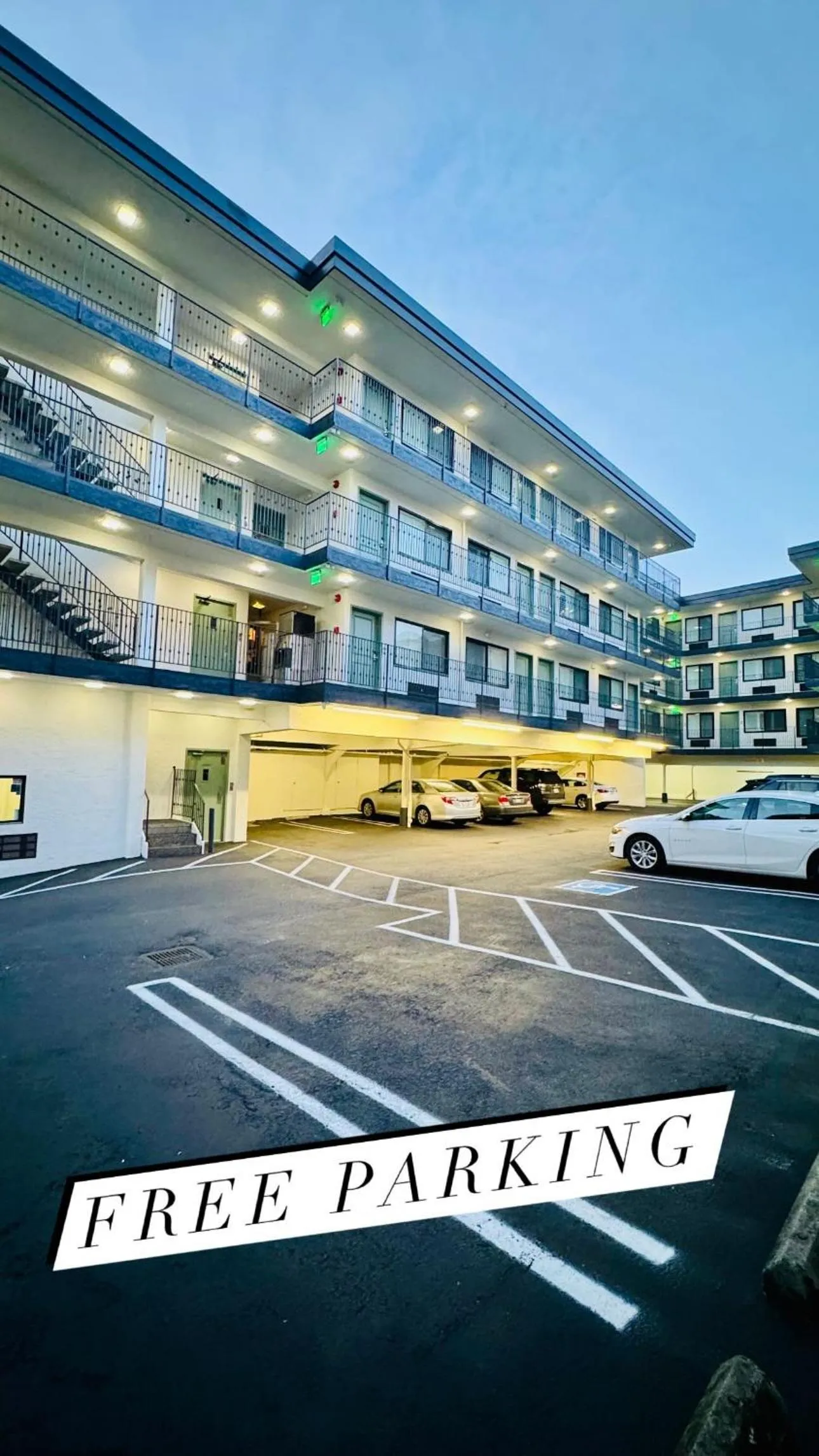 Parking in La Casa Inn