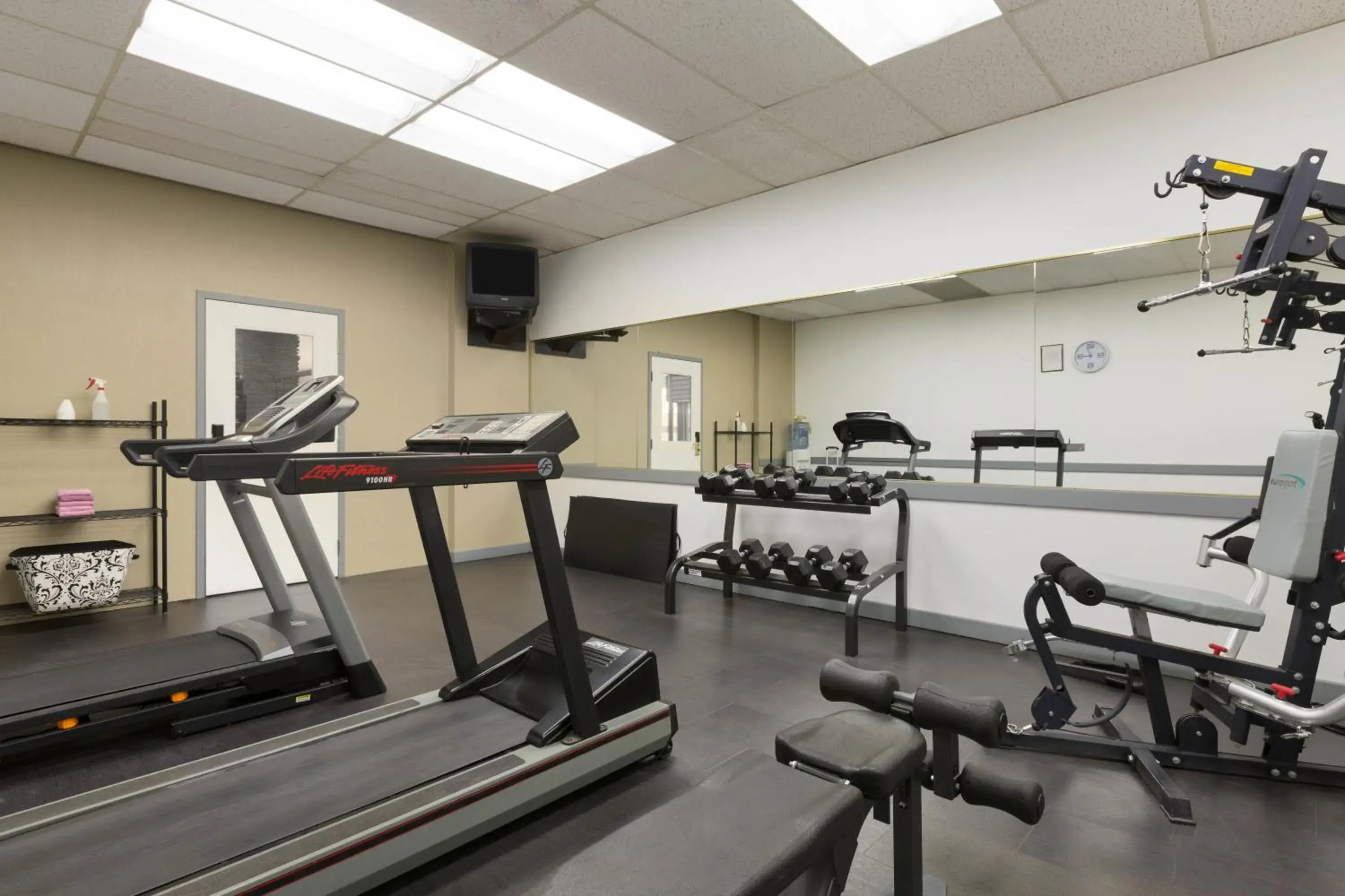 Fitness centre/facilities in Days Inn by Wyndham Calgary South Fitness centre/facilities in Days Inn by Wyndham Calgary South