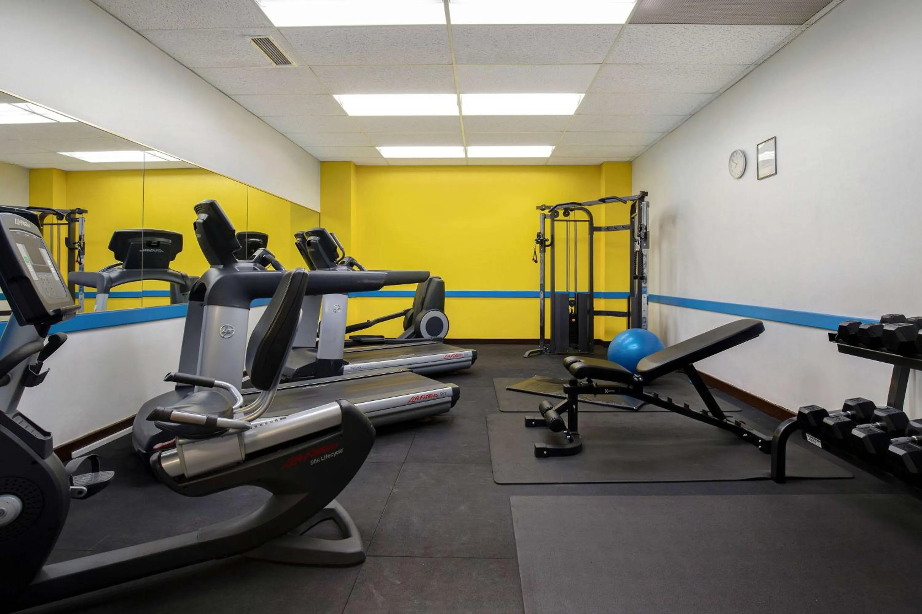 Fitness centre/facilities in Days Inn by Wyndham Calgary South