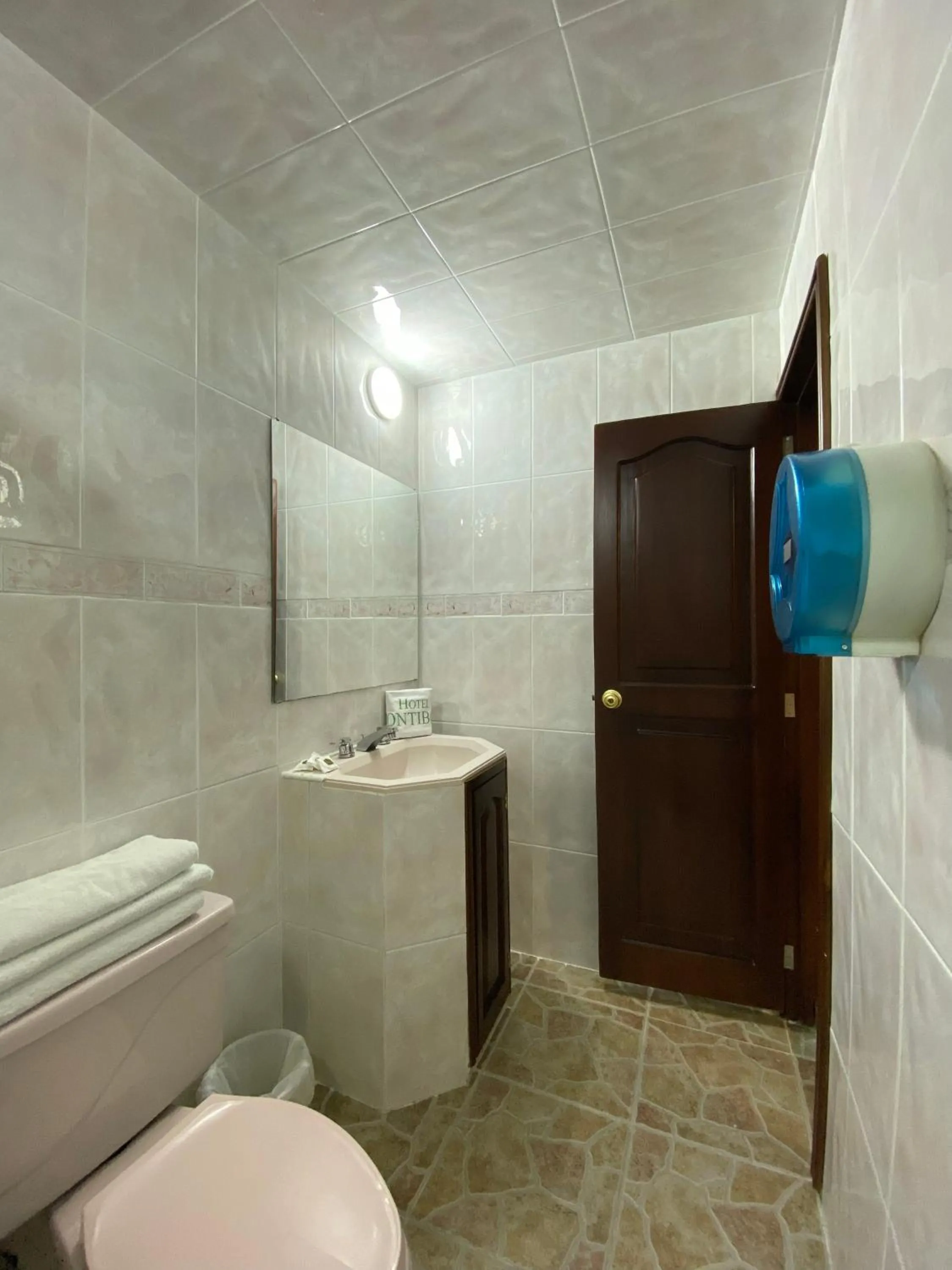 Toilet in Hotel Fontibon