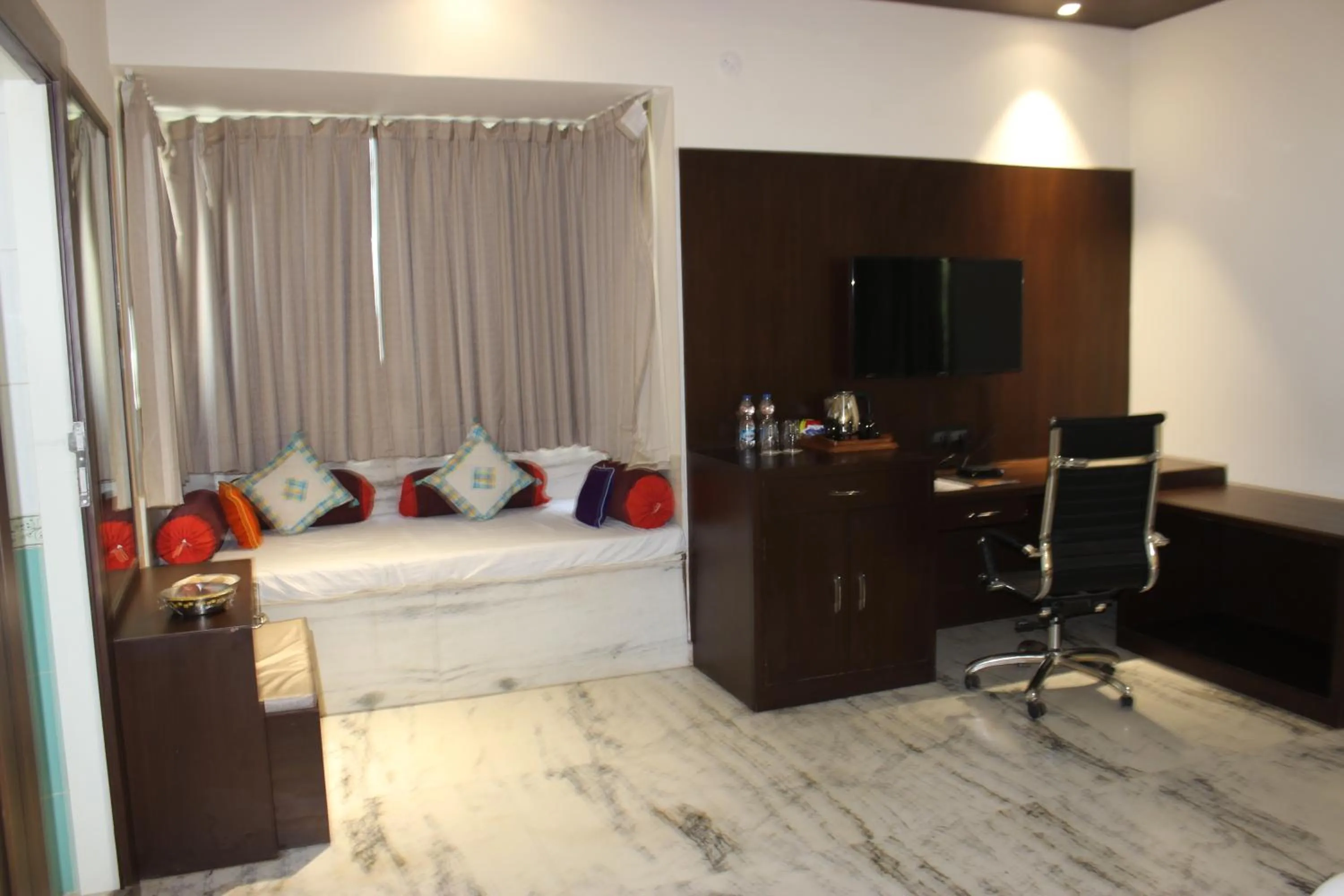 Living room, Bed in Ramya Resort & Spa