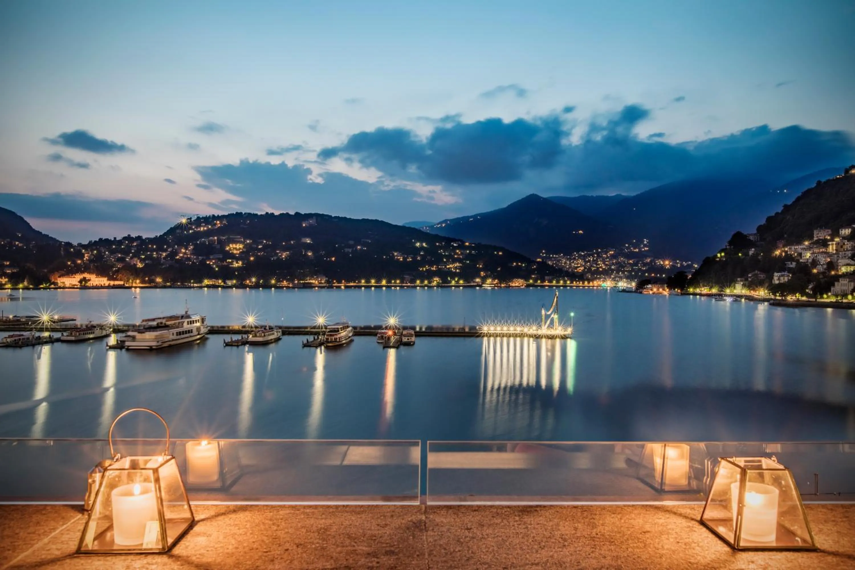 Lounge or bar in VISTA Lago di Como