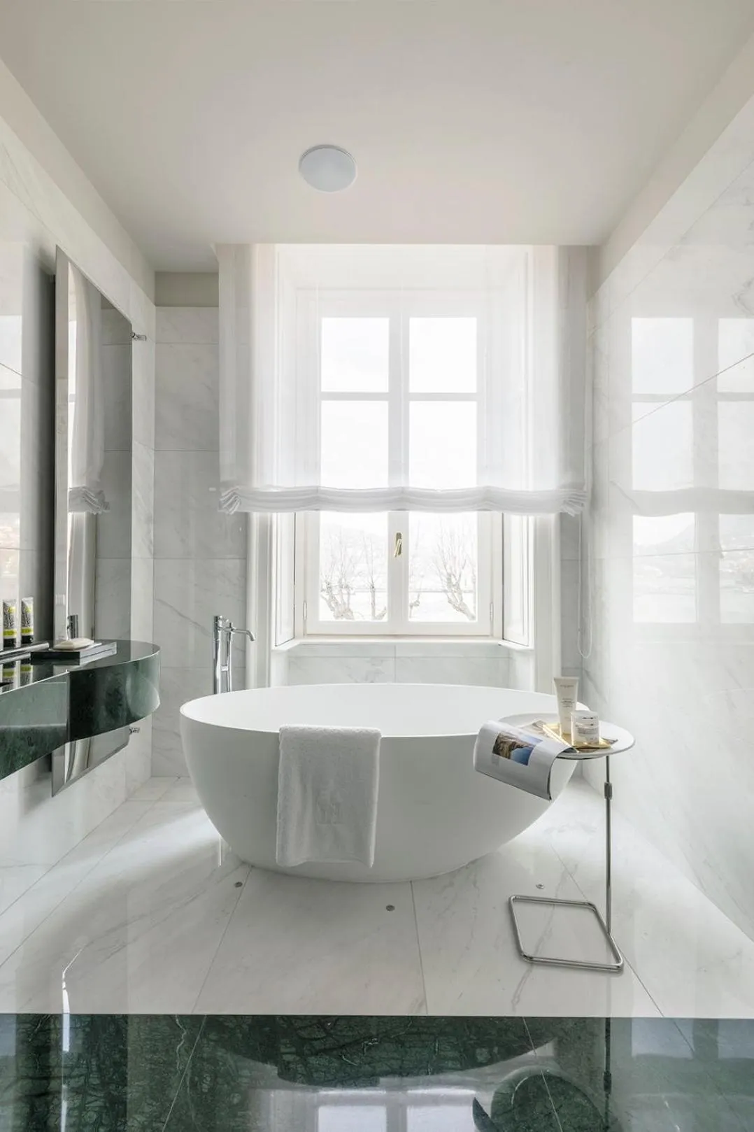 Photo of the whole room in VISTA Lago di Como