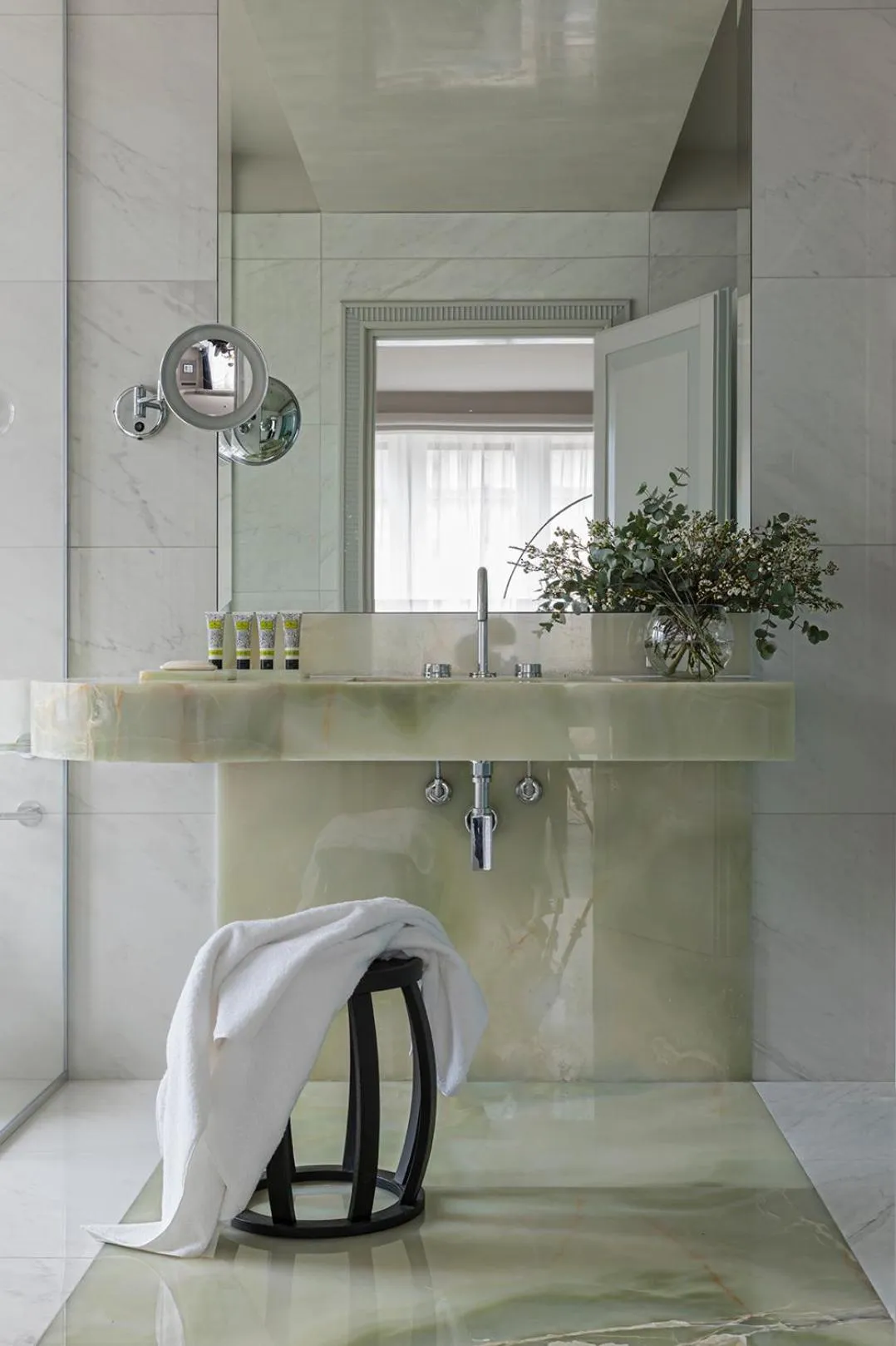 Photo of the whole room in VISTA Lago di Como