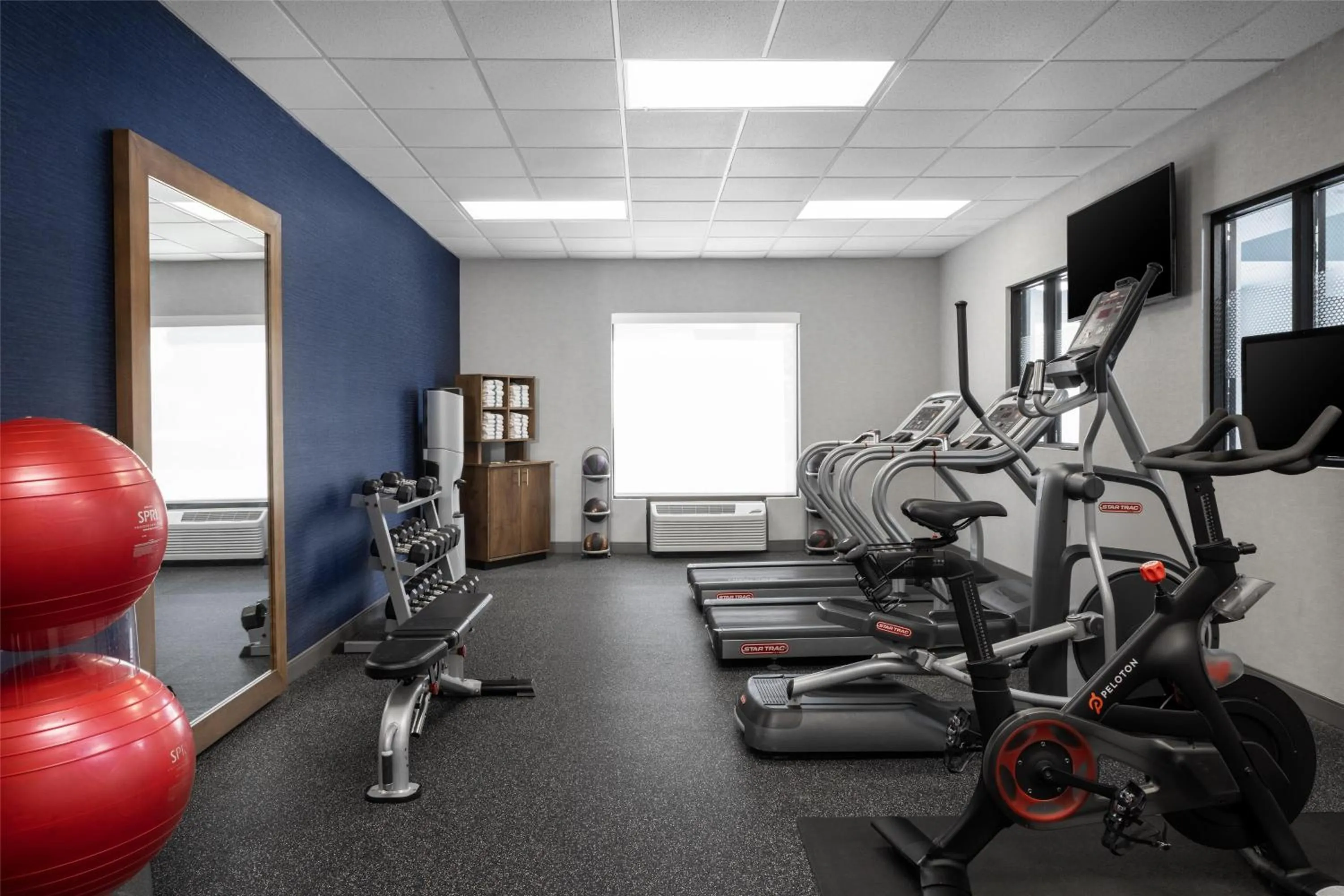 Fitness centre/facilities in Hampton Inn Williamsburg