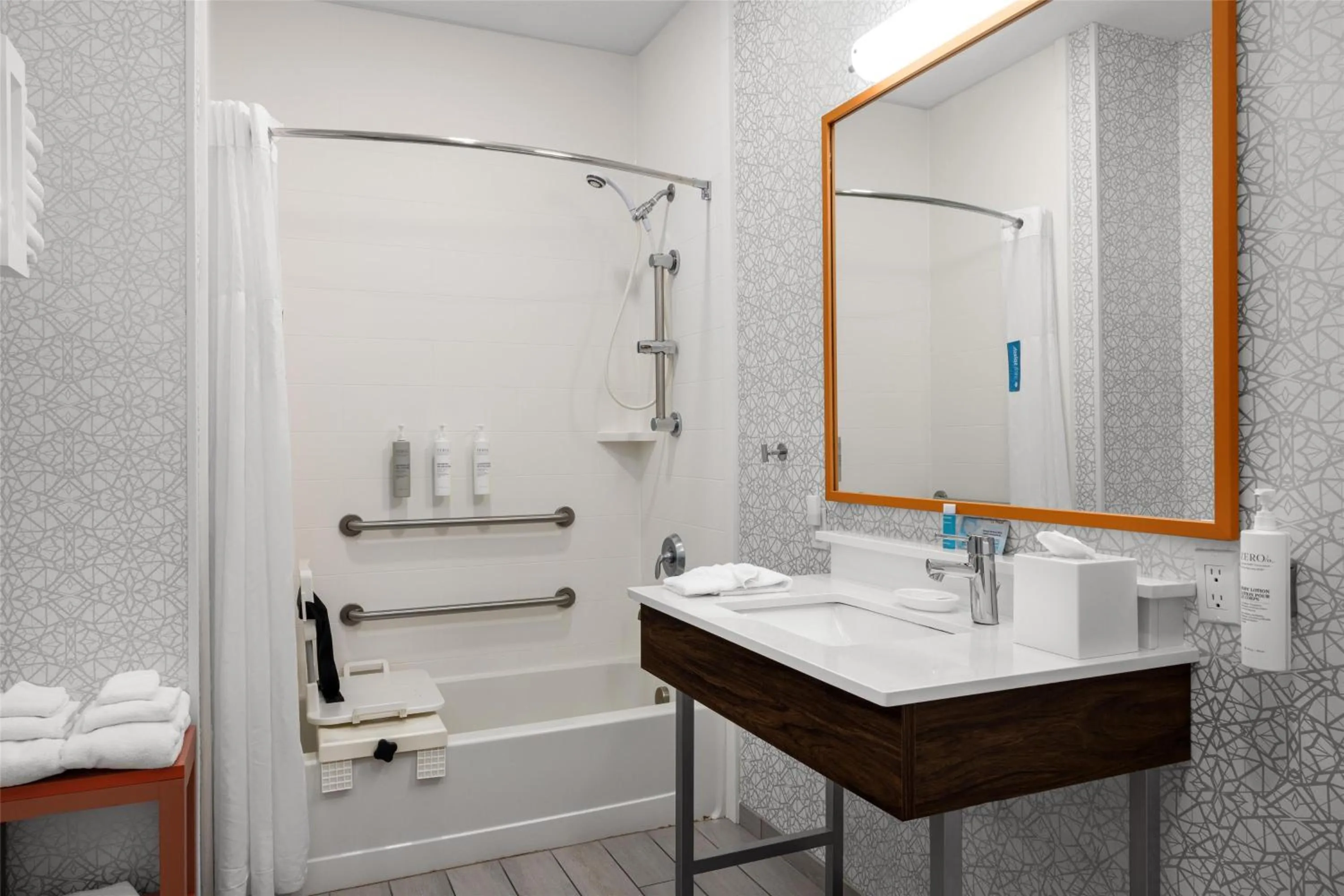 Bathroom in Hampton Inn Williamsburg