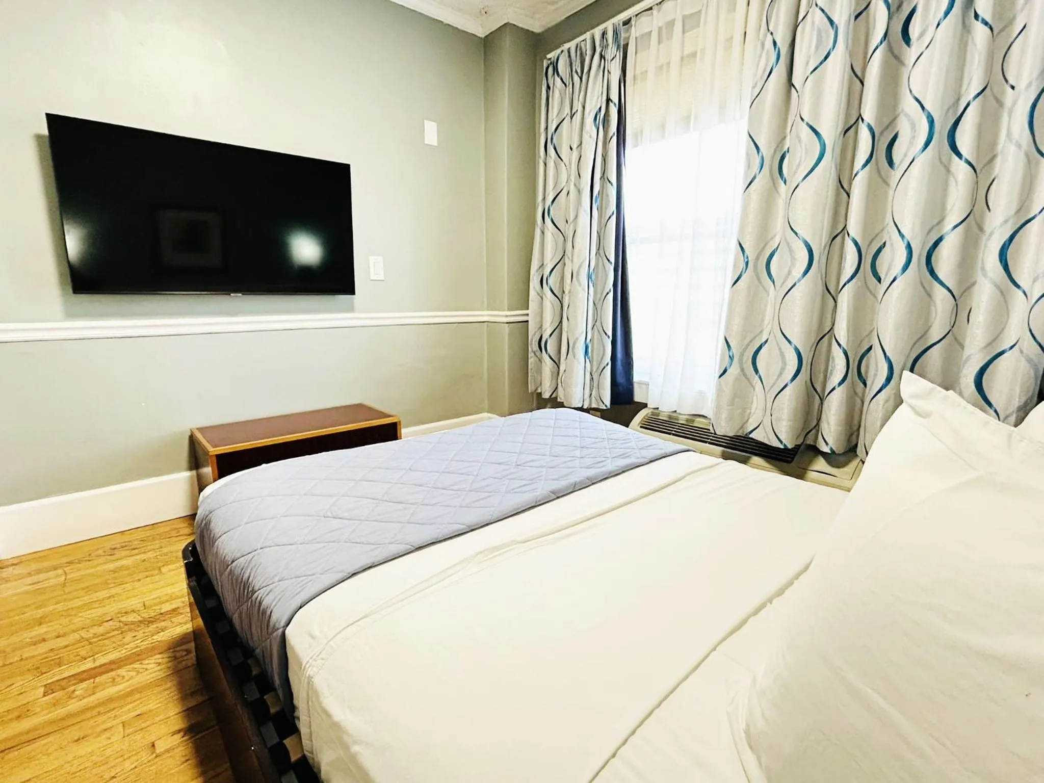 Bed in Ponce De Leon Hotel