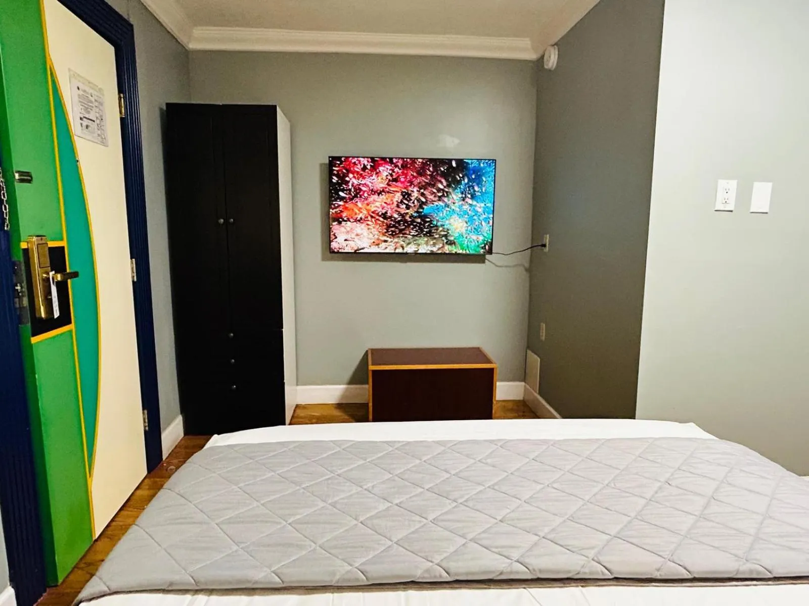 TV and multimedia, Bed in Ponce De Leon Hotel