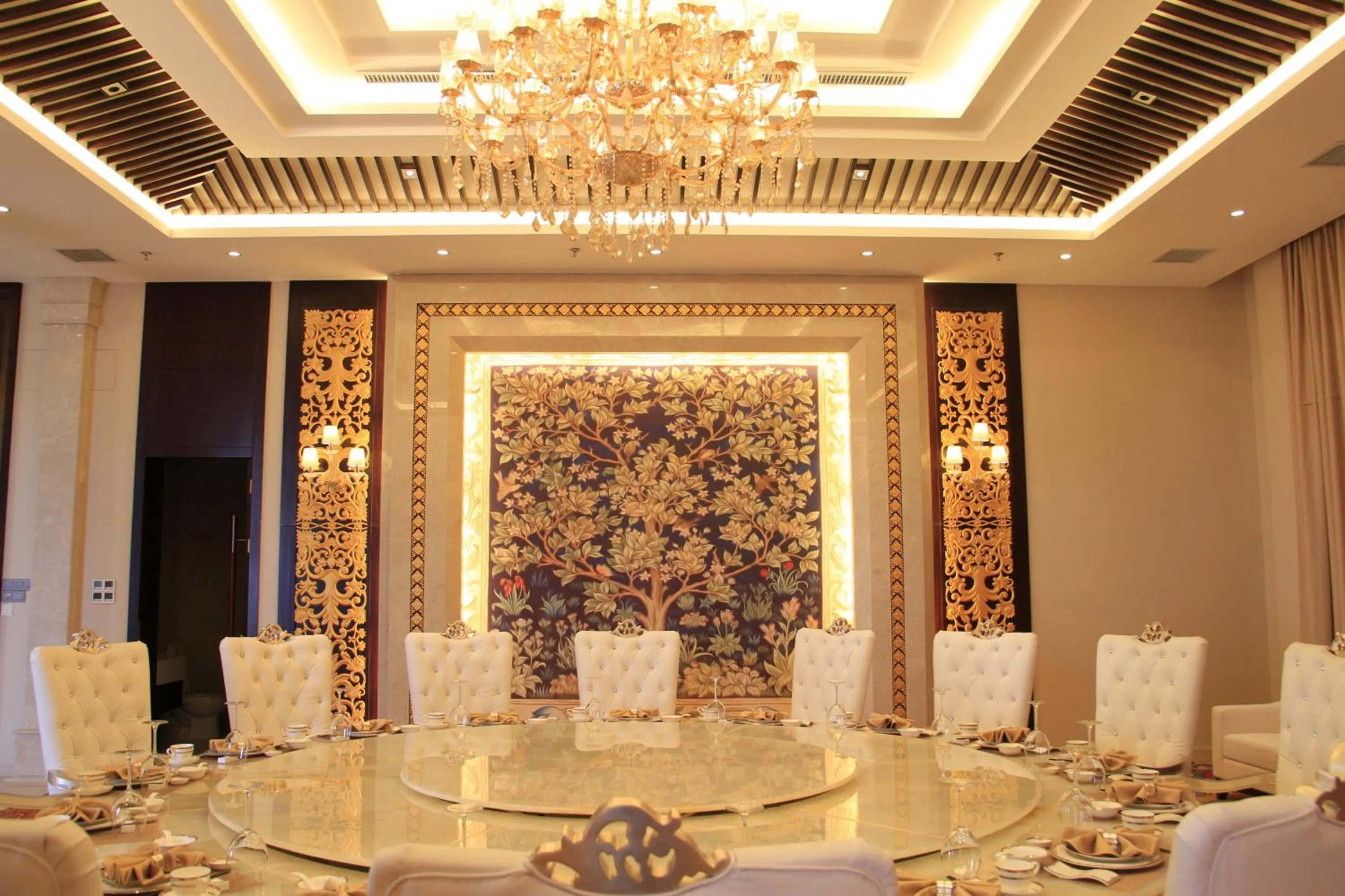 Restaurant/places to eat in Don Chan Palace Hotel & Convention