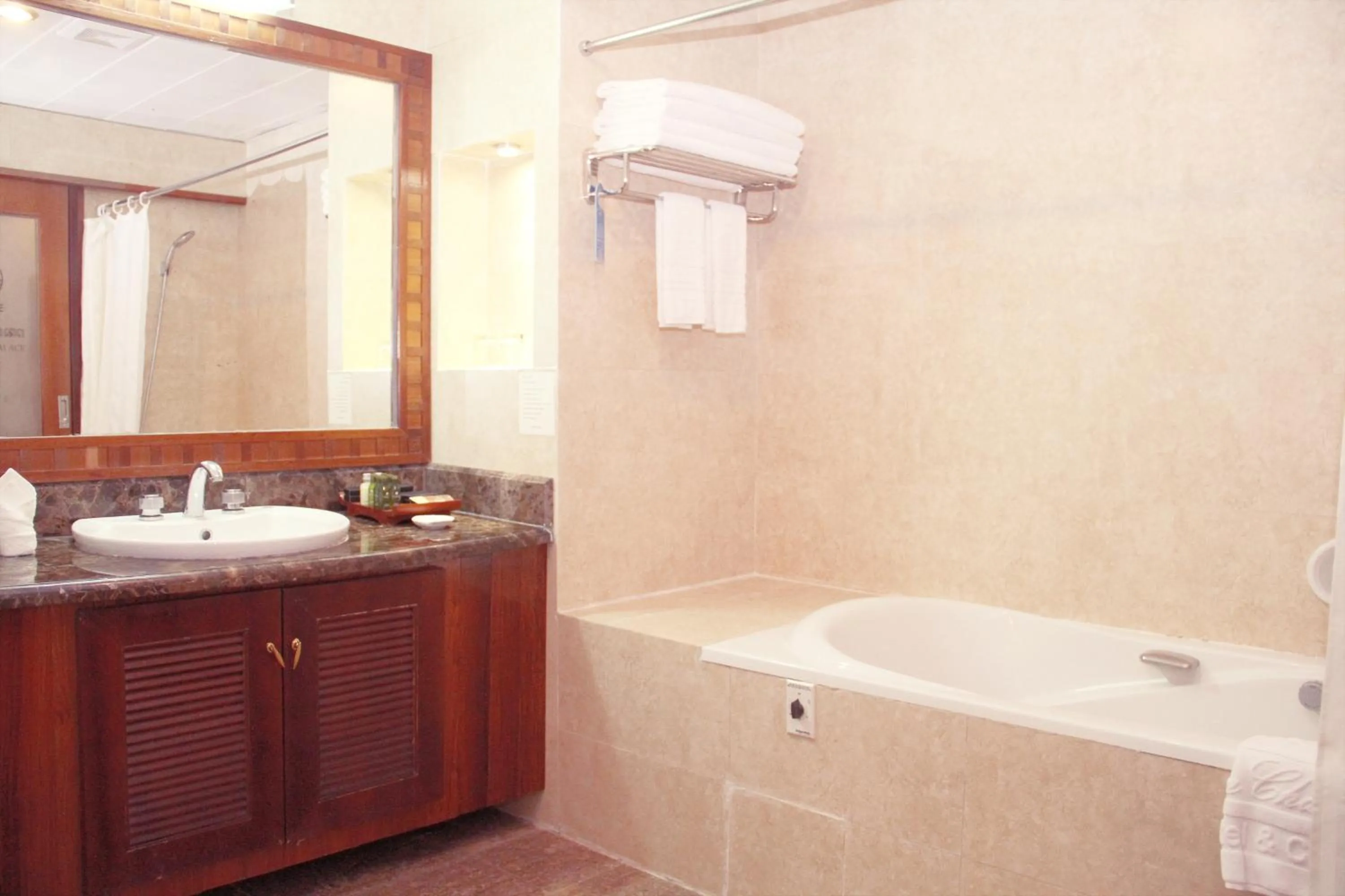 Hot Tub in Don Chan Palace Hotel & Convention