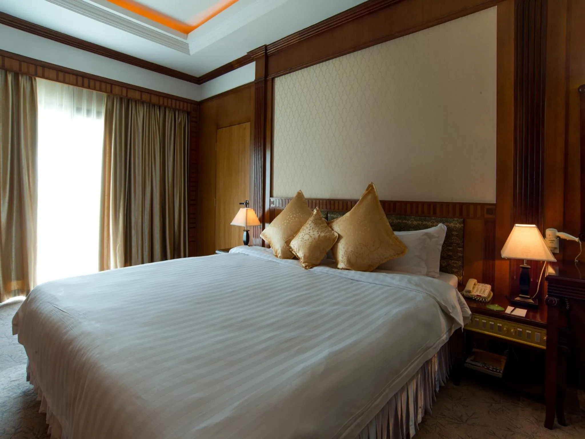 Bathroom, Bed in Don Chan Palace Hotel & Convention