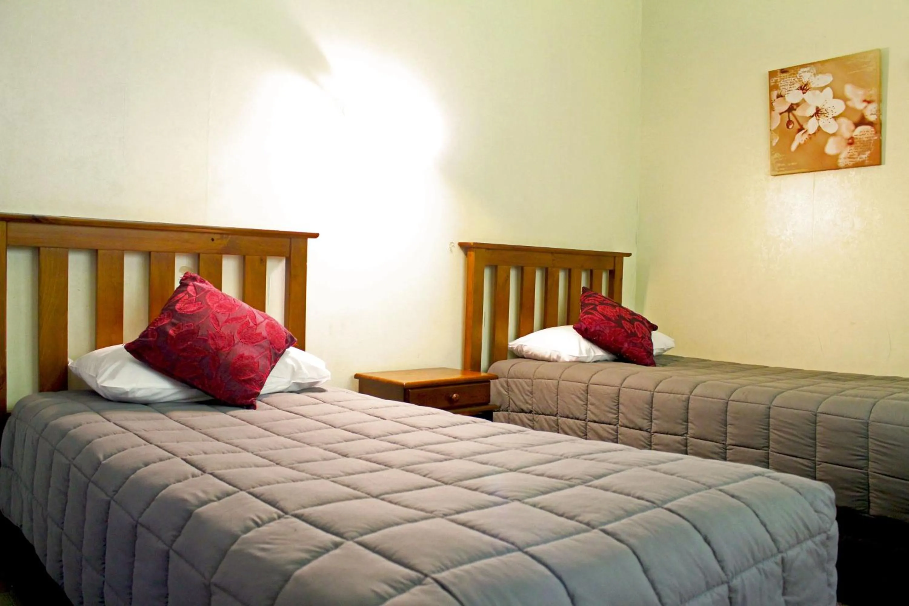 Photo of the whole room, Bed in Fairy Springs Motel