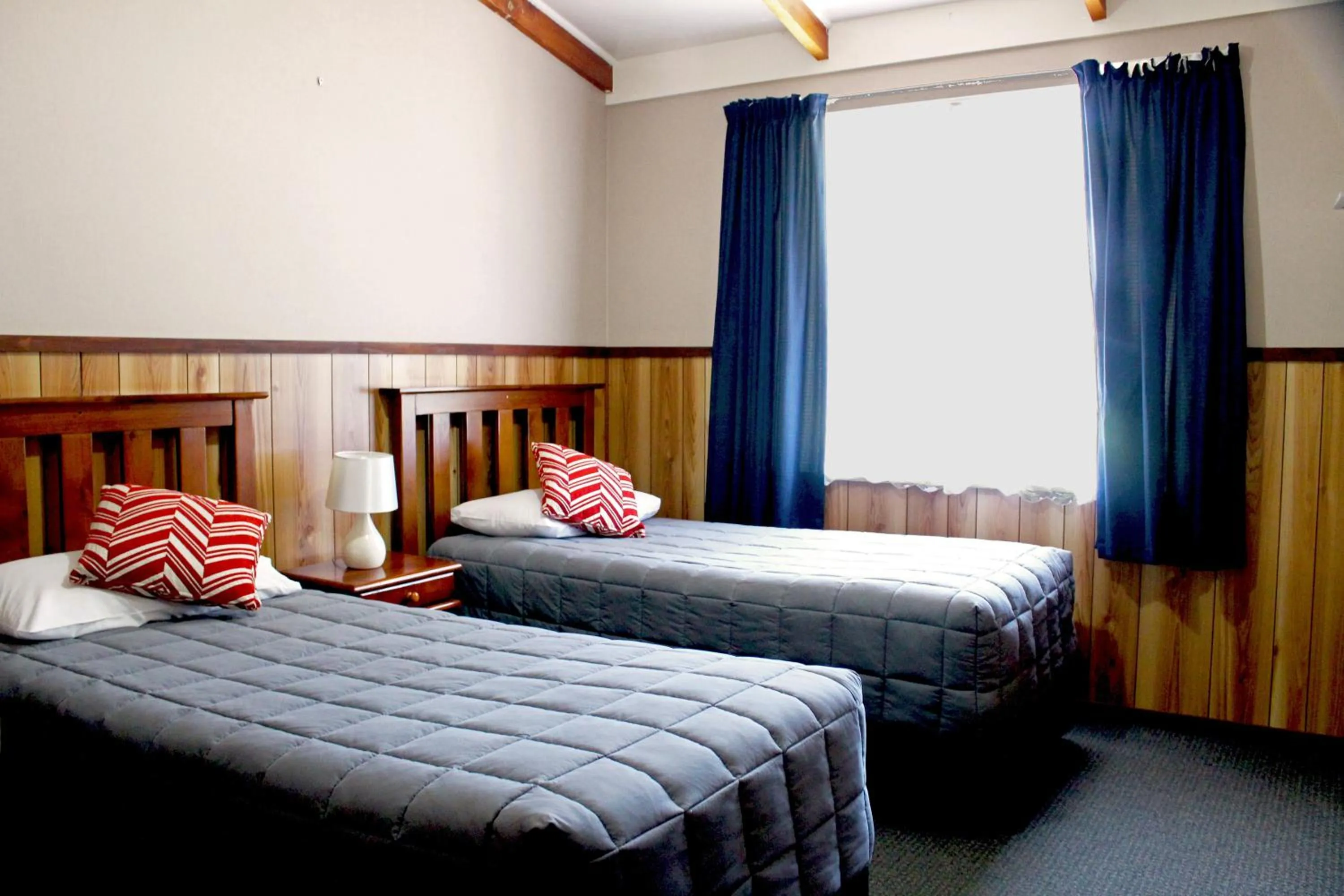 Bed in Fairy Springs Motel