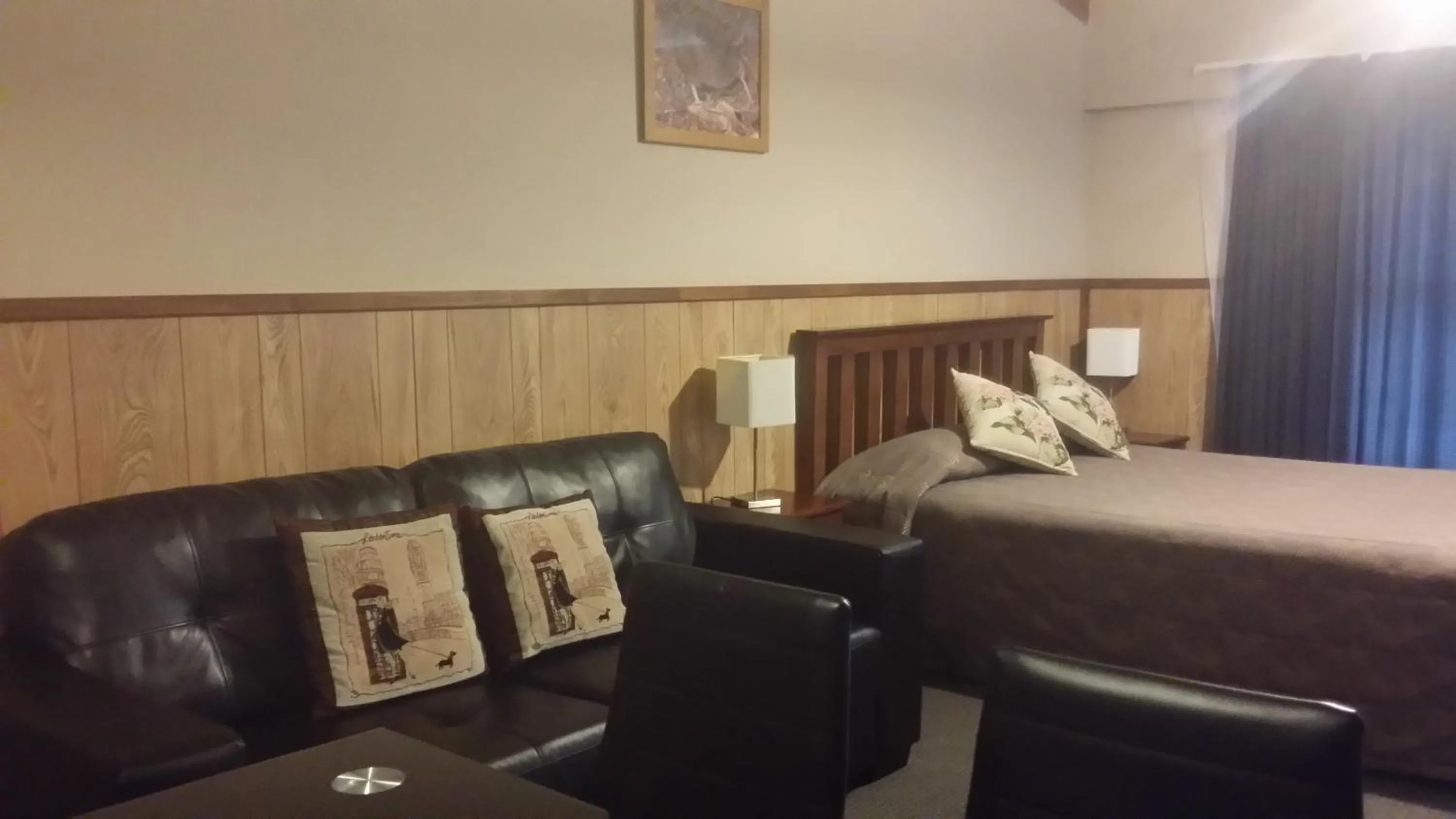 Photo of the whole room in Fairy Springs Motel