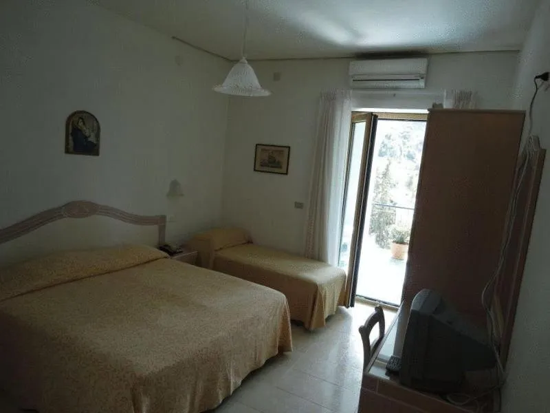 Bedroom, Bed in Hotel Candia