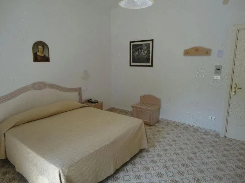 Bedroom, Bed in Hotel Candia