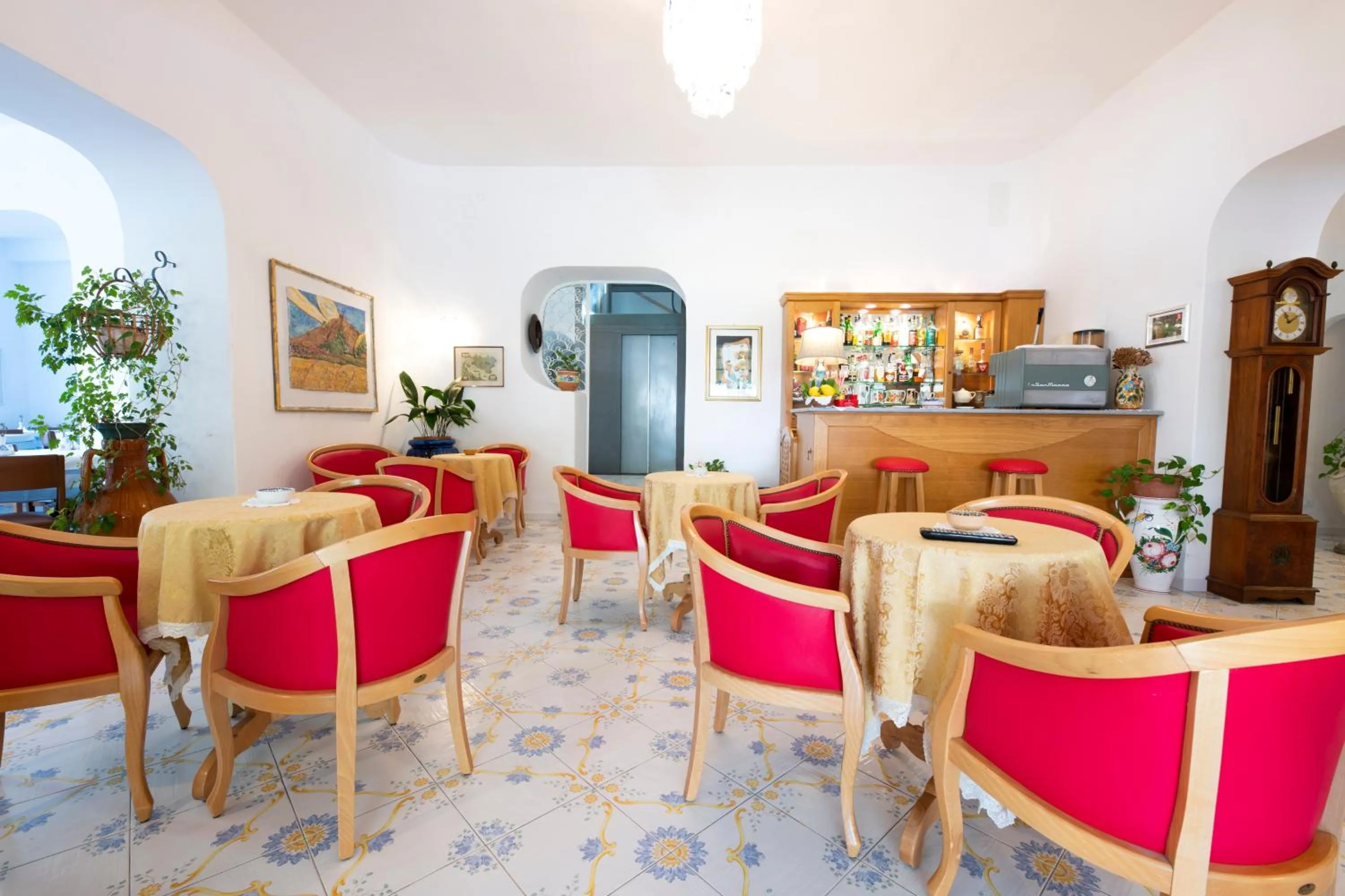 Communal lounge/ TV room in Hotel Candia