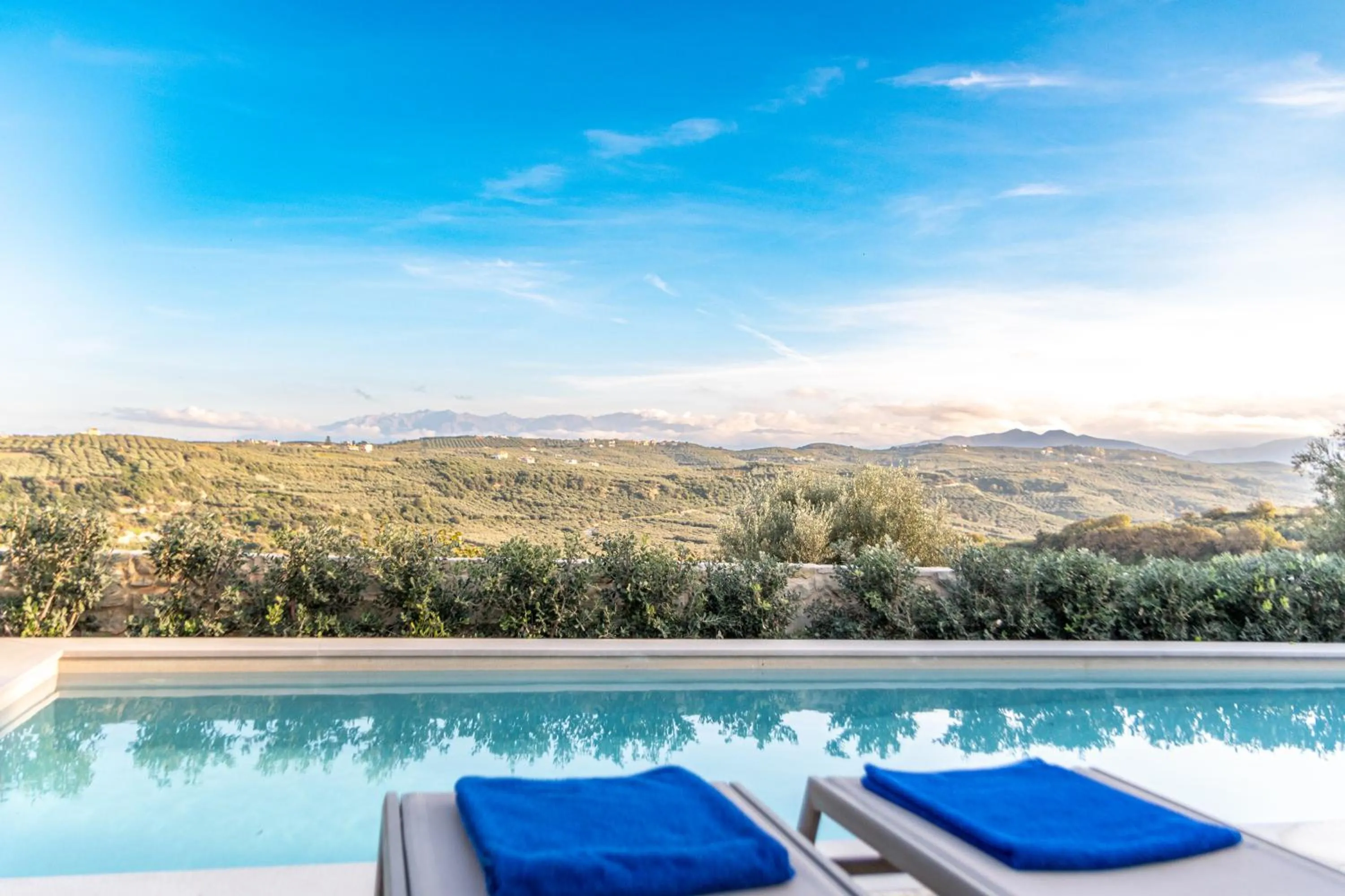 Apithano Heated pool on demand