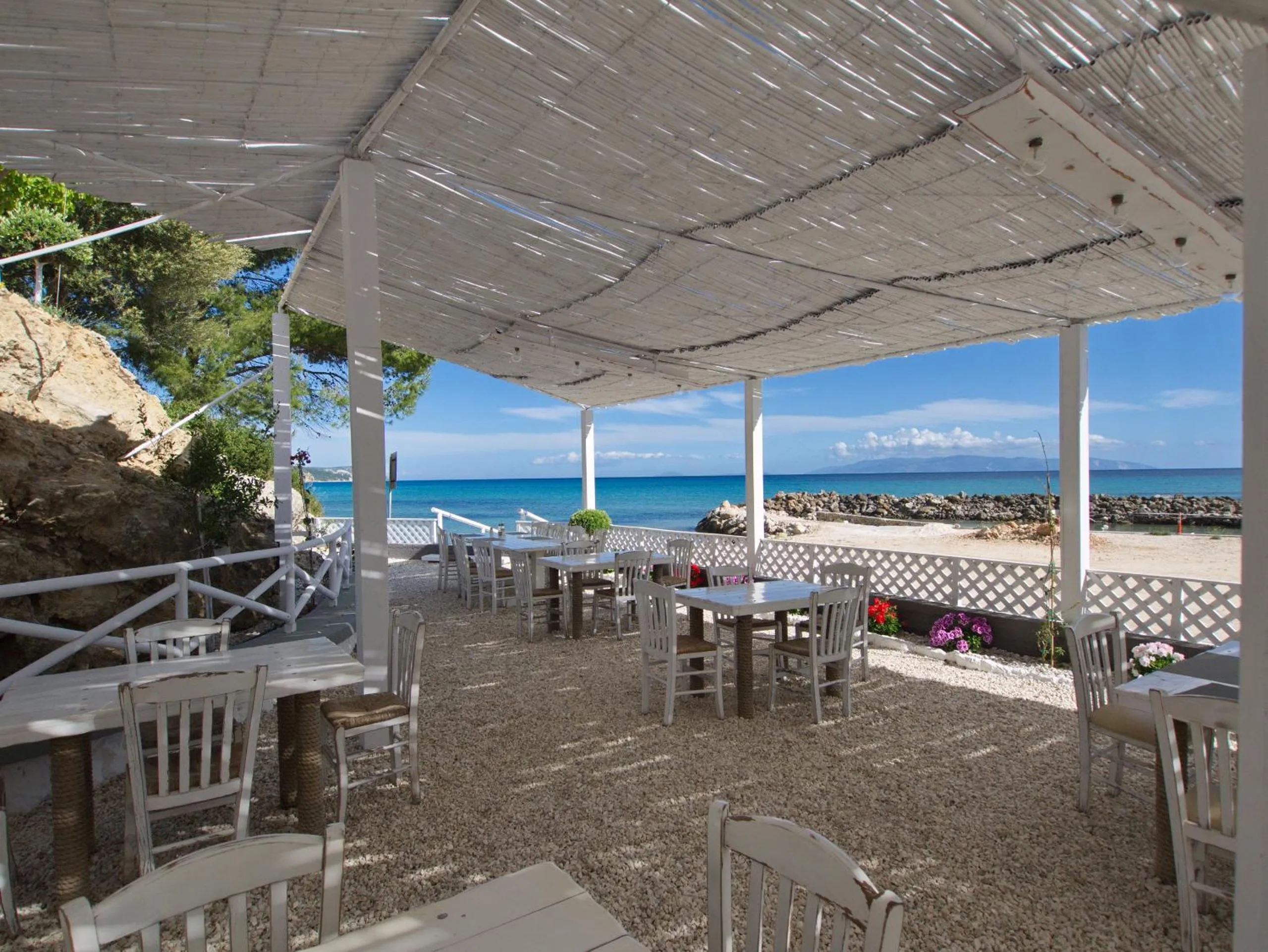 Restaurant/places to eat in Villa Minetti