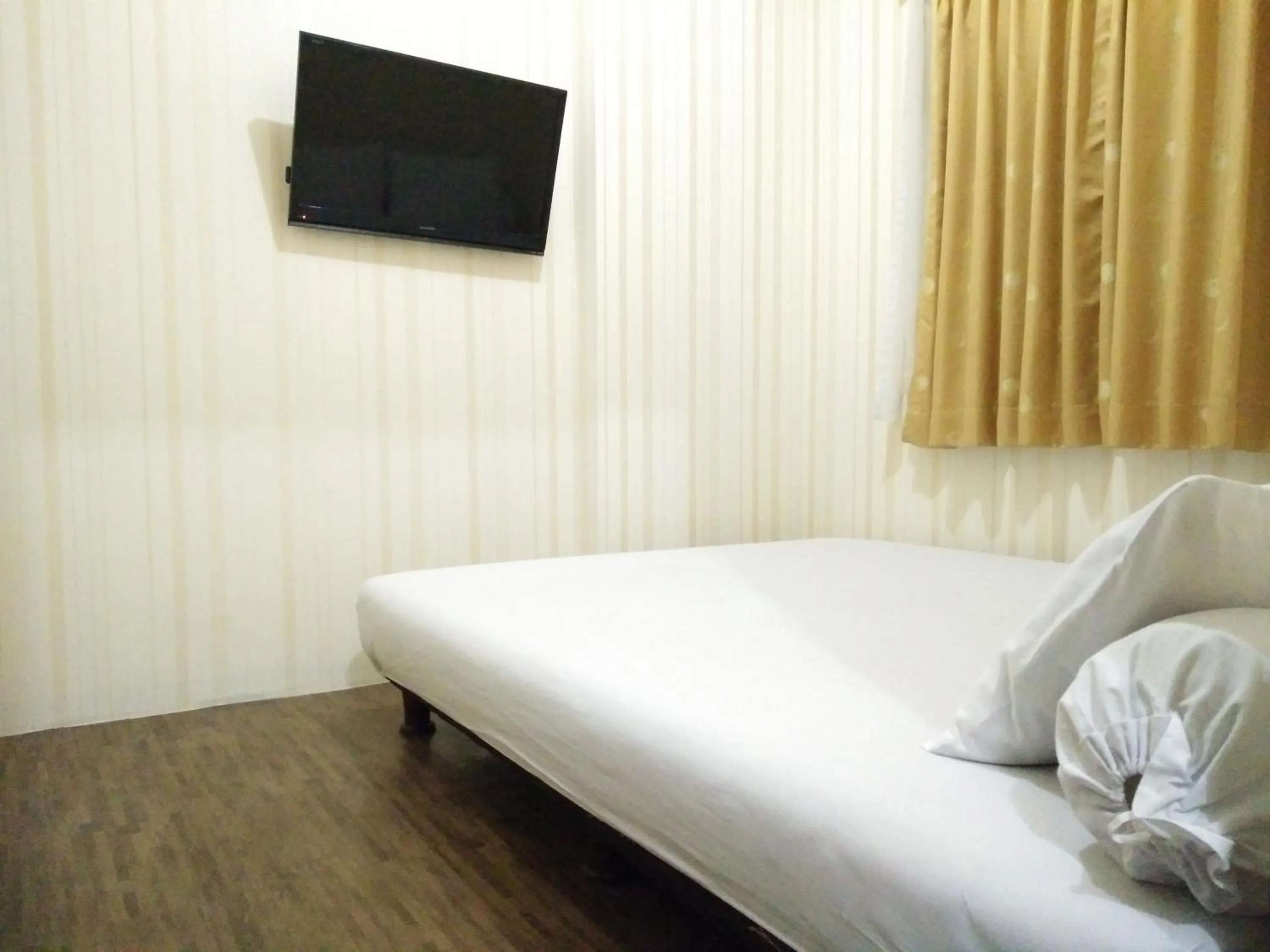 Bed in Apartment The Suites Metro by Yudis