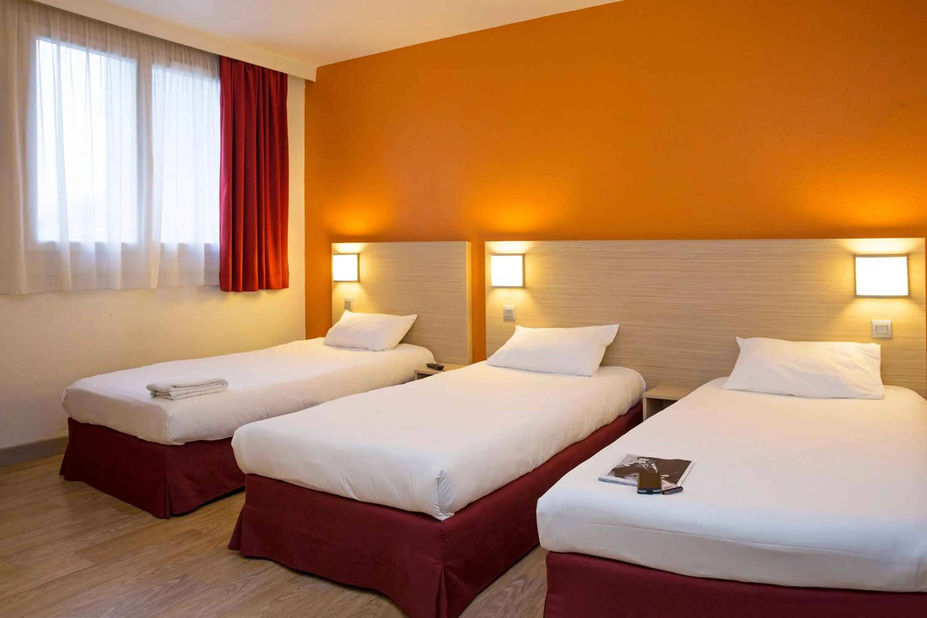 Photo of the whole room in Hôtel de L'UNIVERS LILLE