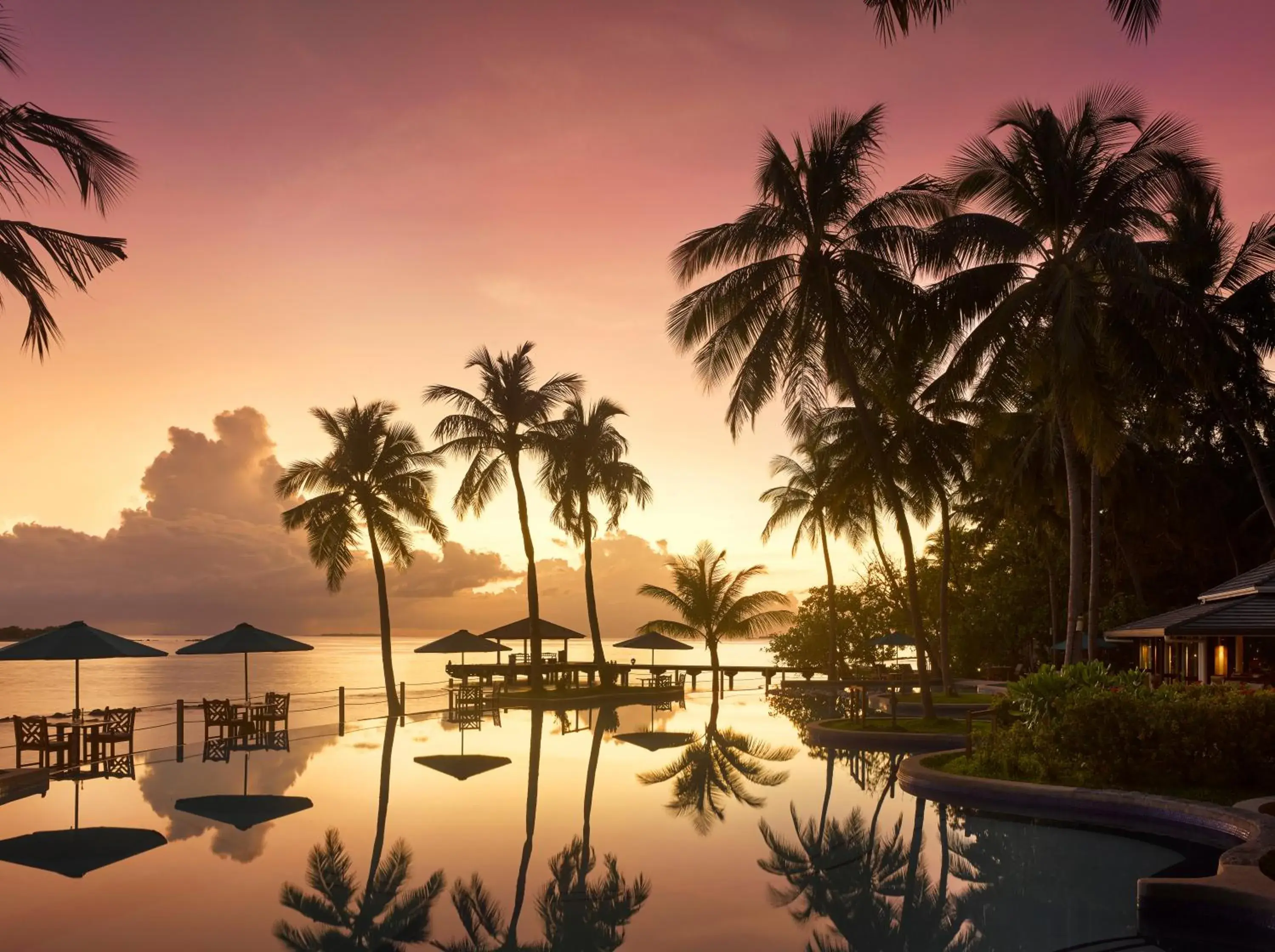 Swimming pool in Royal Island Resort Maldives Swimming pool in Royal Island Resort Maldives