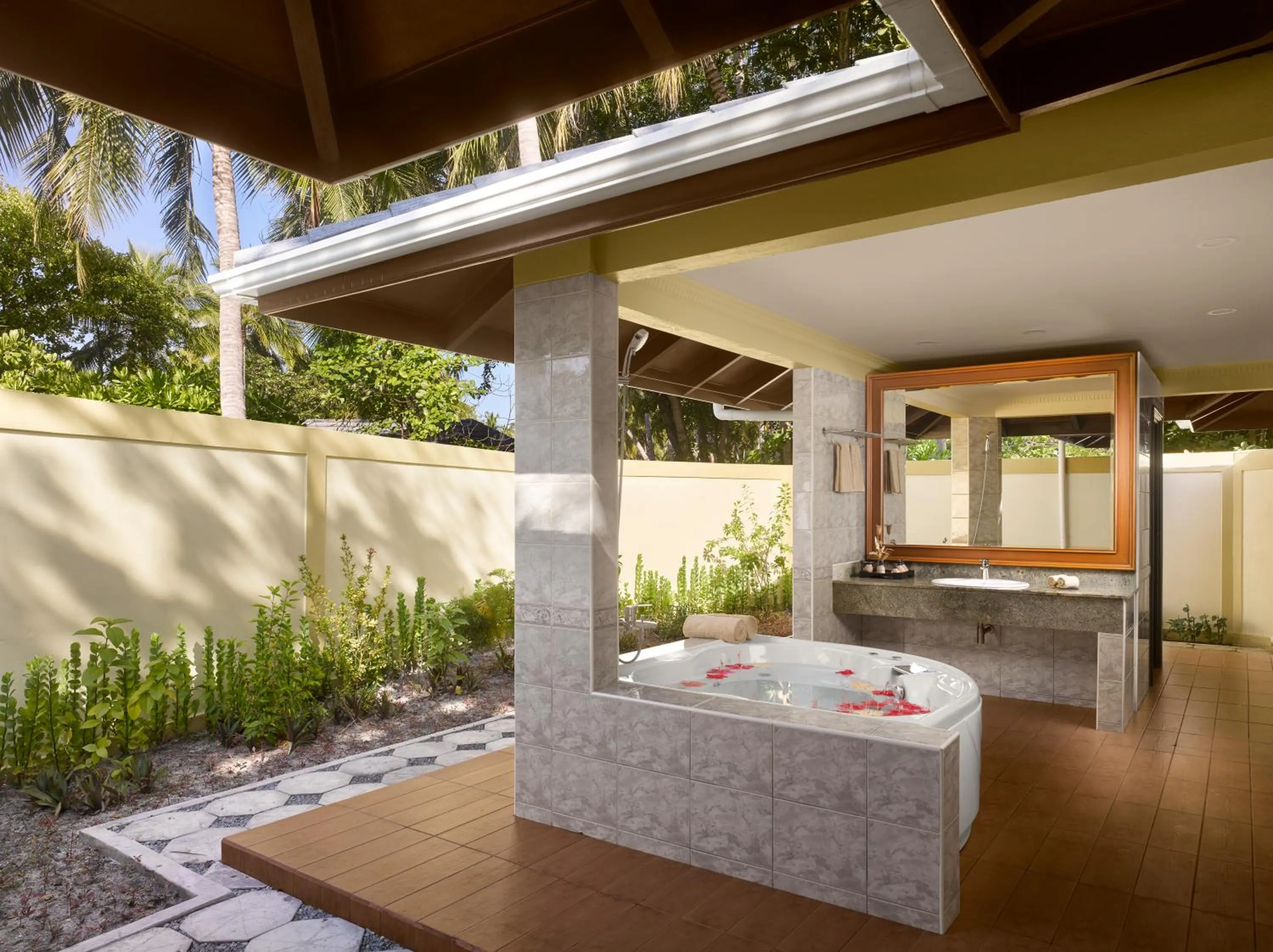 Shower in Royal Island Resort Maldives