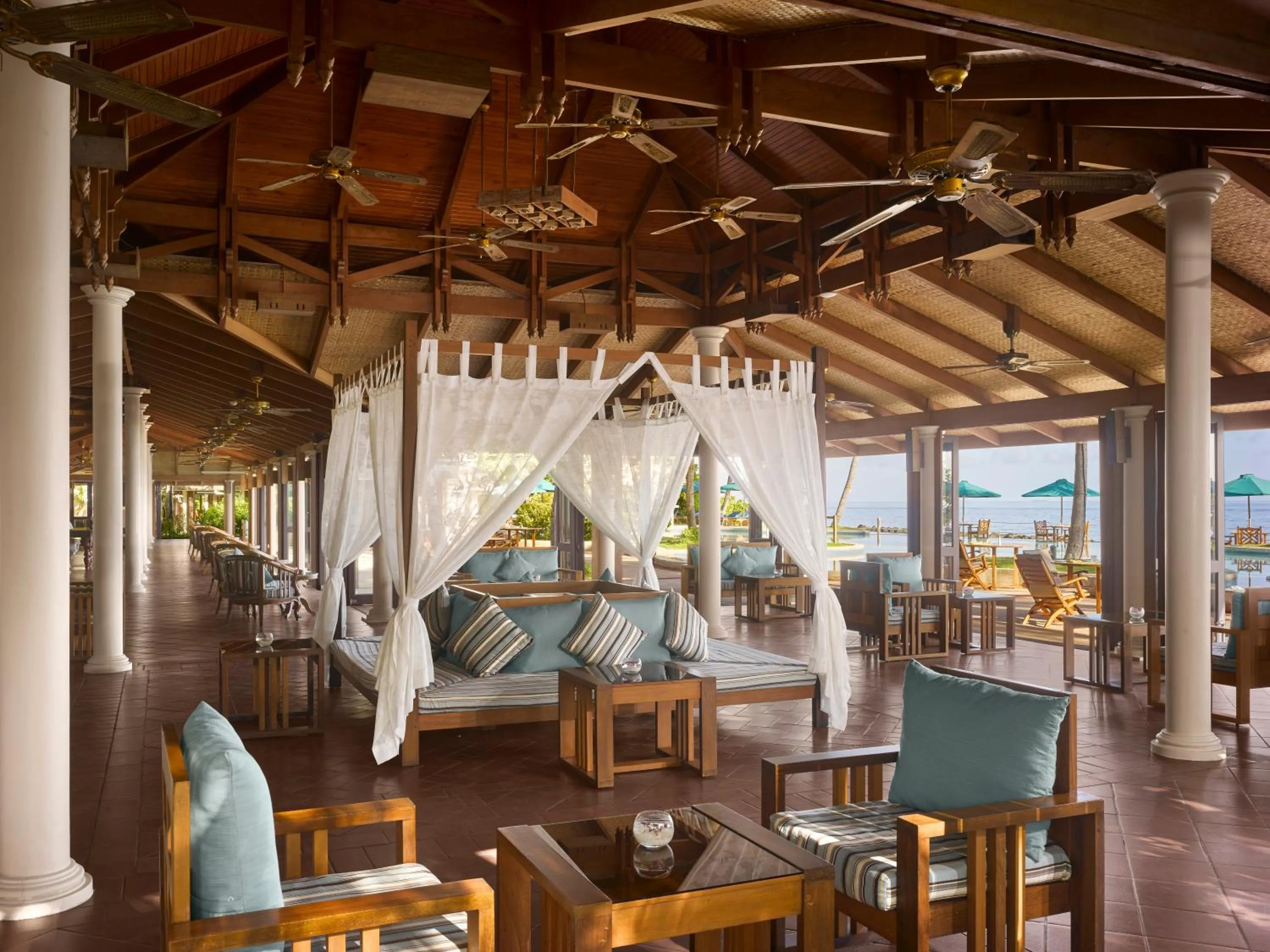 Lounge or bar in Royal Island Resort Maldives