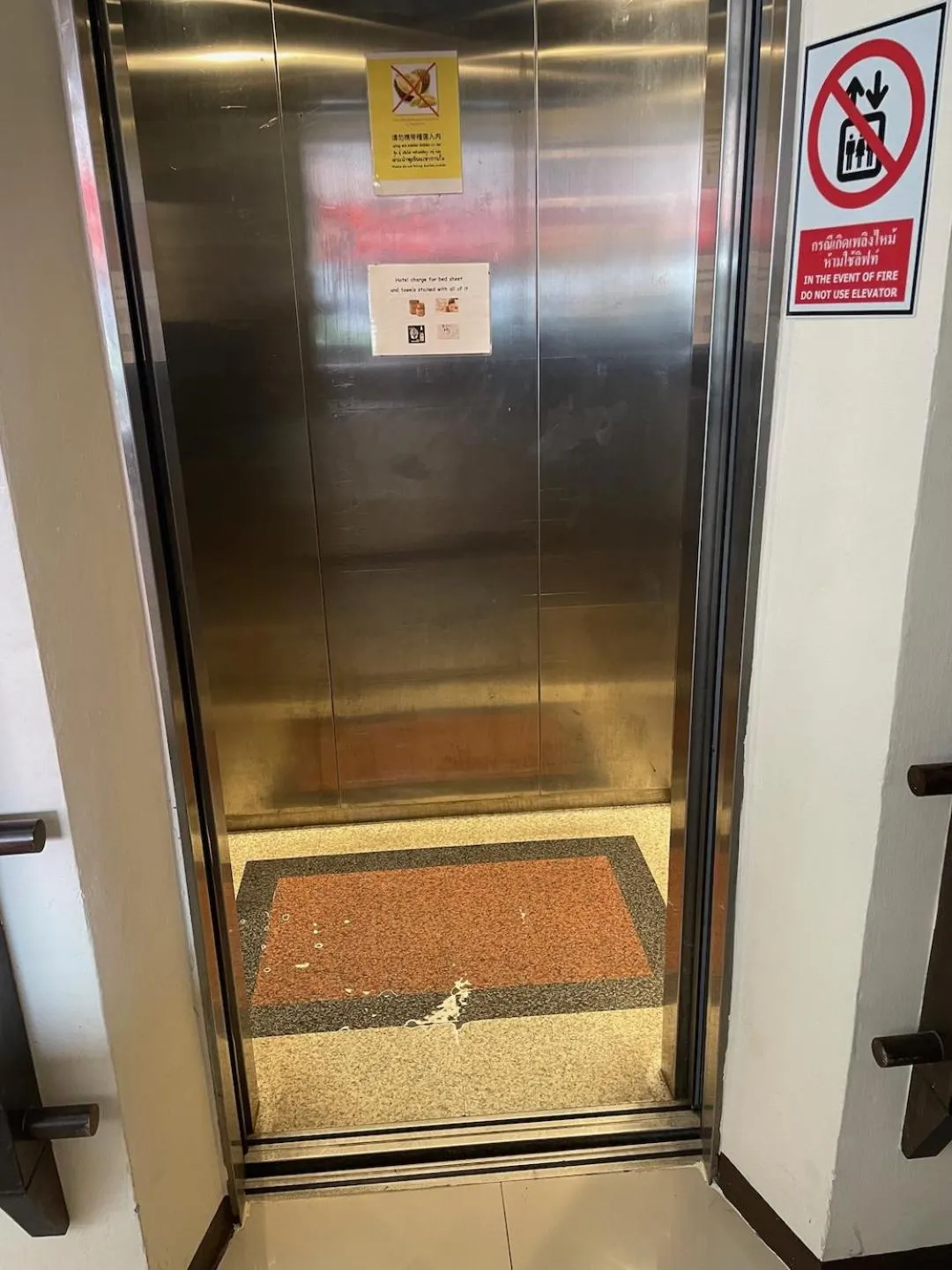 elevator in Thai Siam