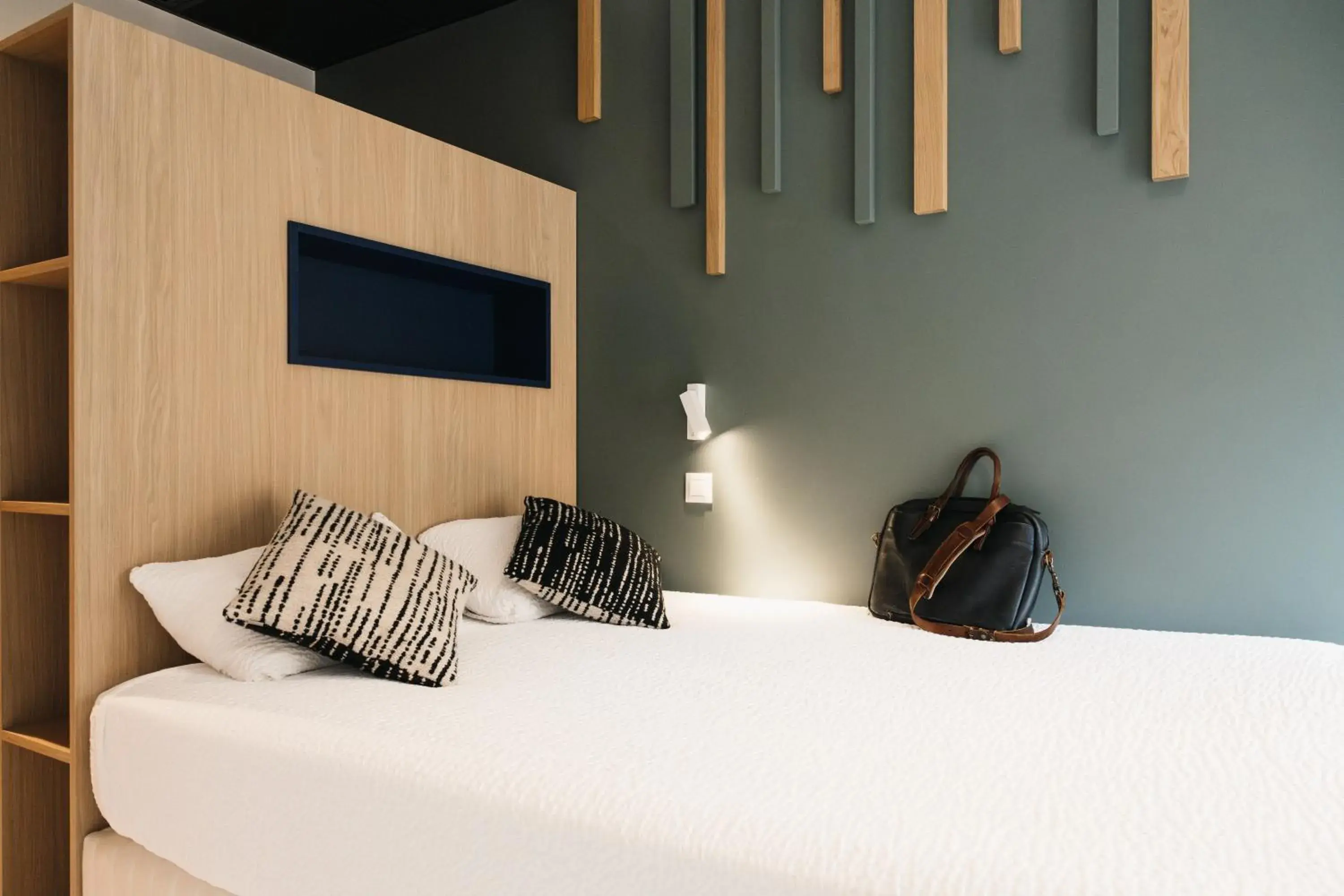 Single Room in Urban Style LES FLEURINES Single Room in Urban Style LES FLEURINES