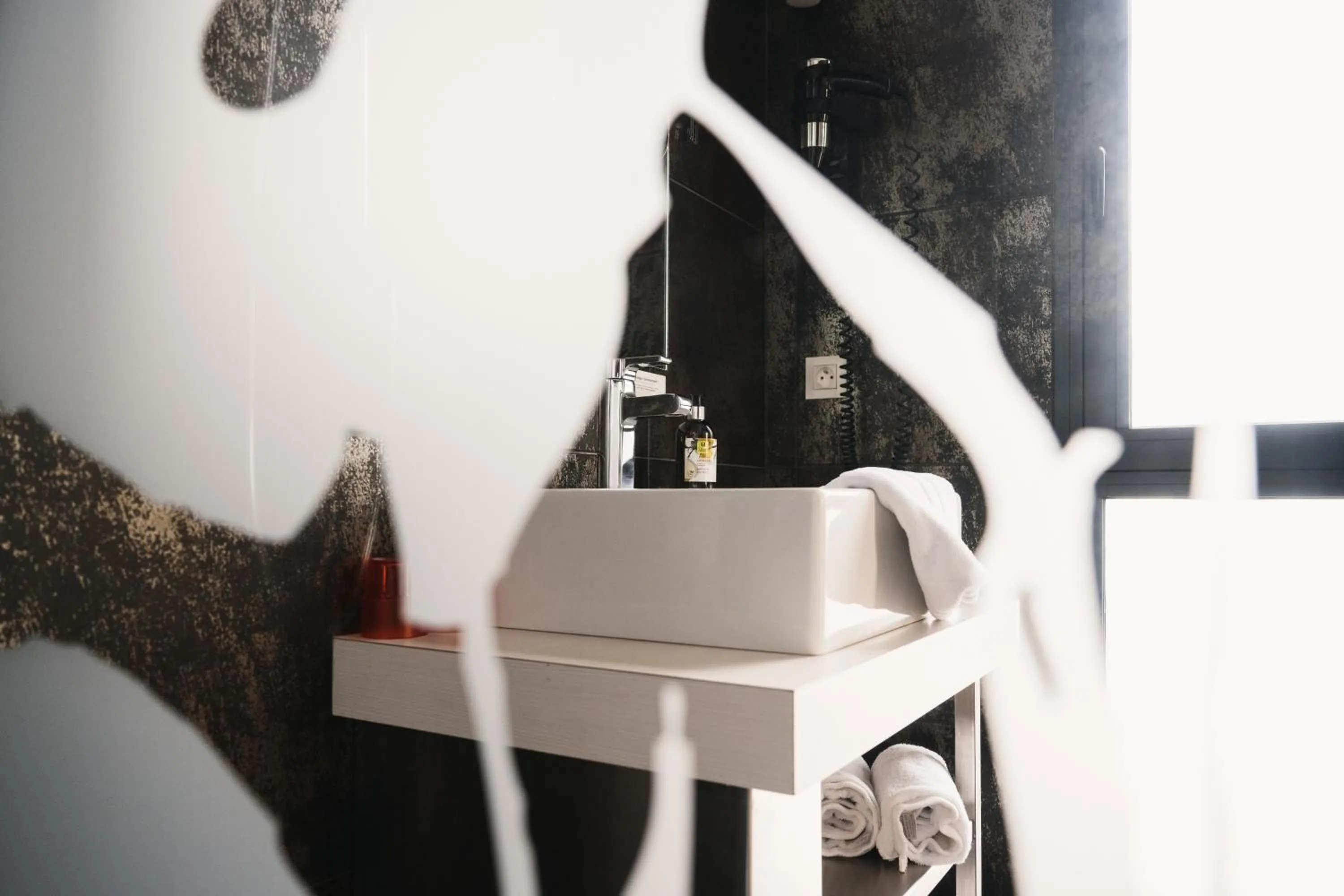 Bathroom in Urban Style HOTEL LES FLEURINES