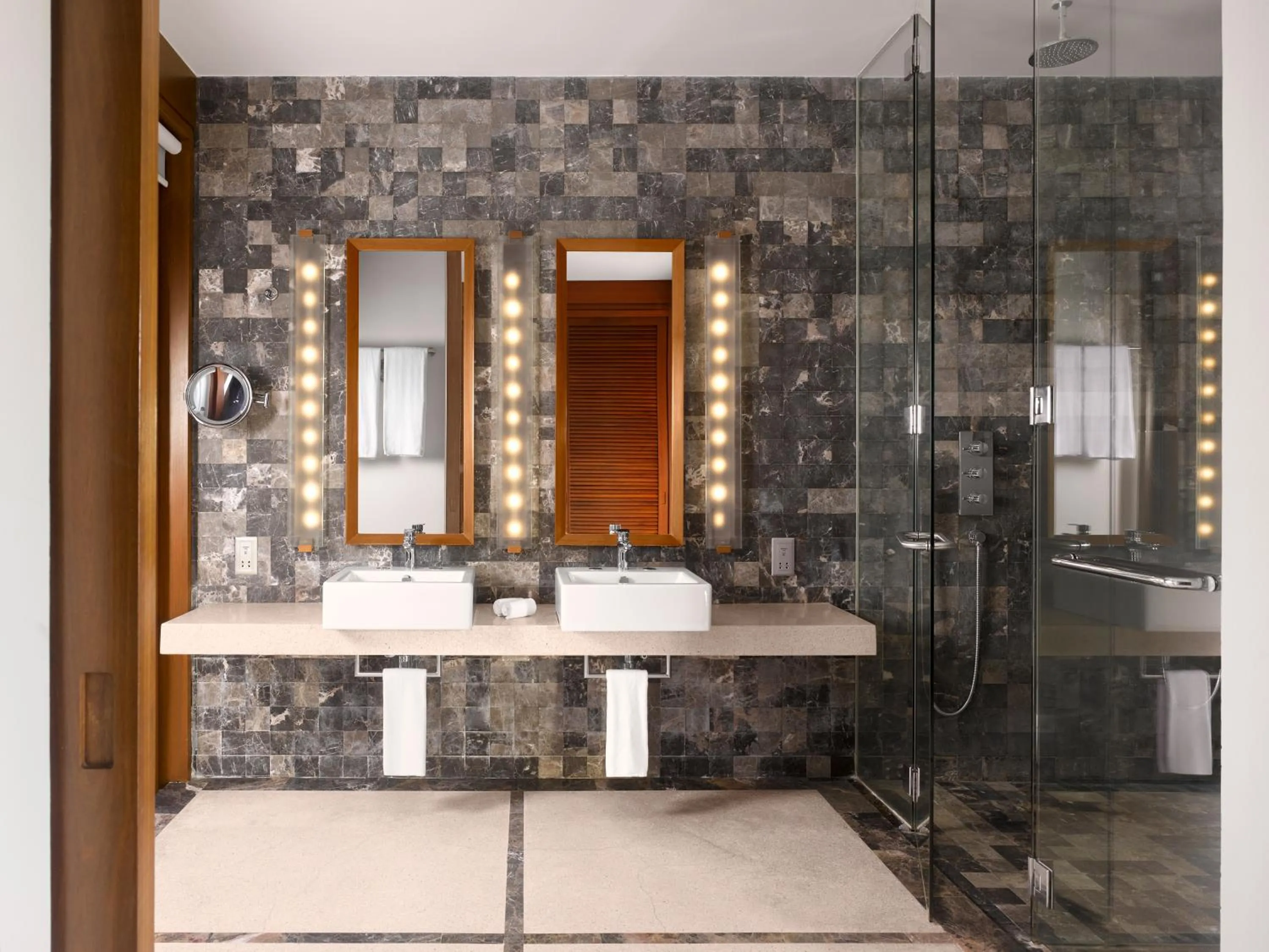 Bathroom in Villa Nautica Paradise Island Resort