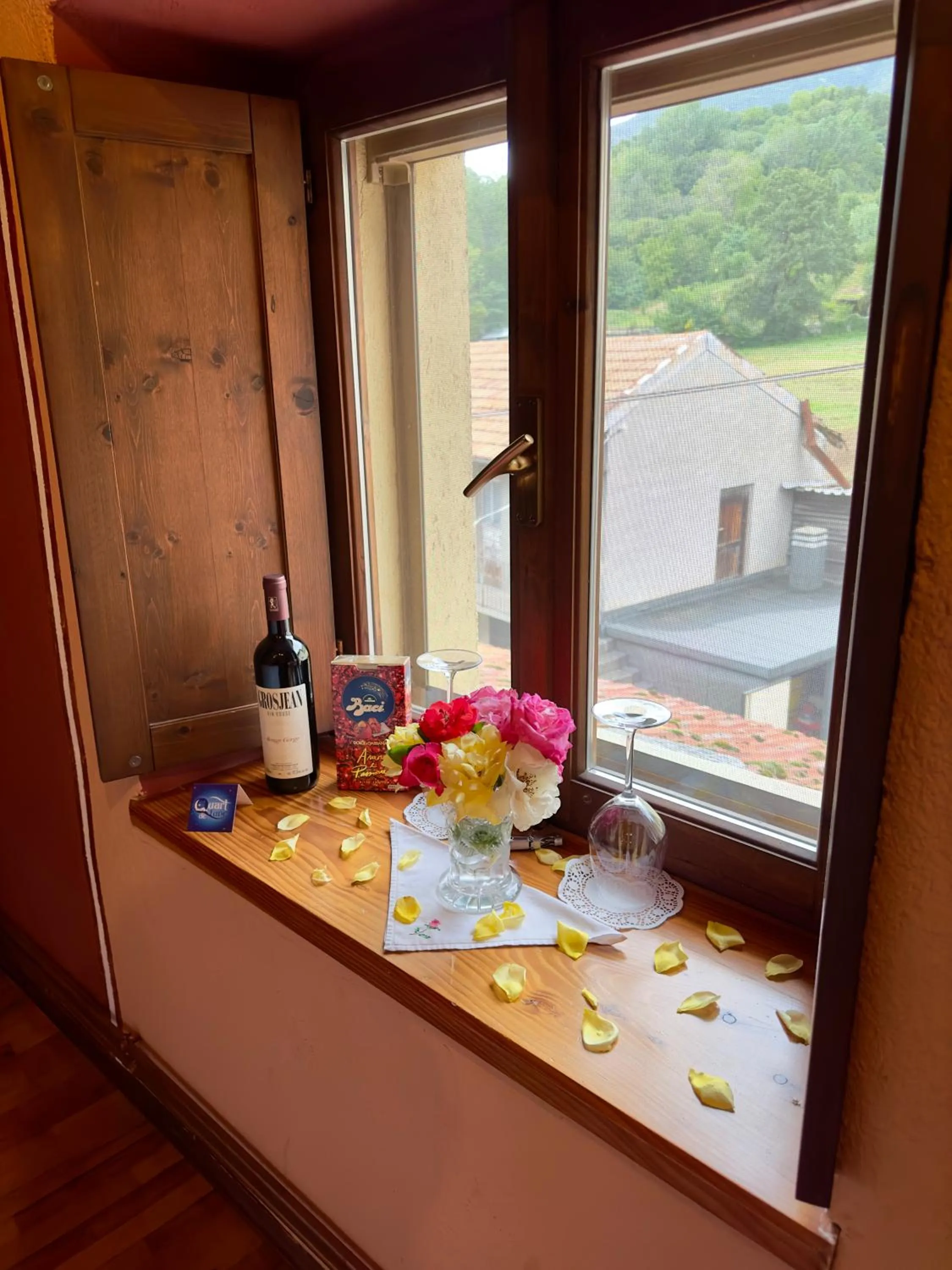 Food and drinks in Quart de Lune - Boutique B&B