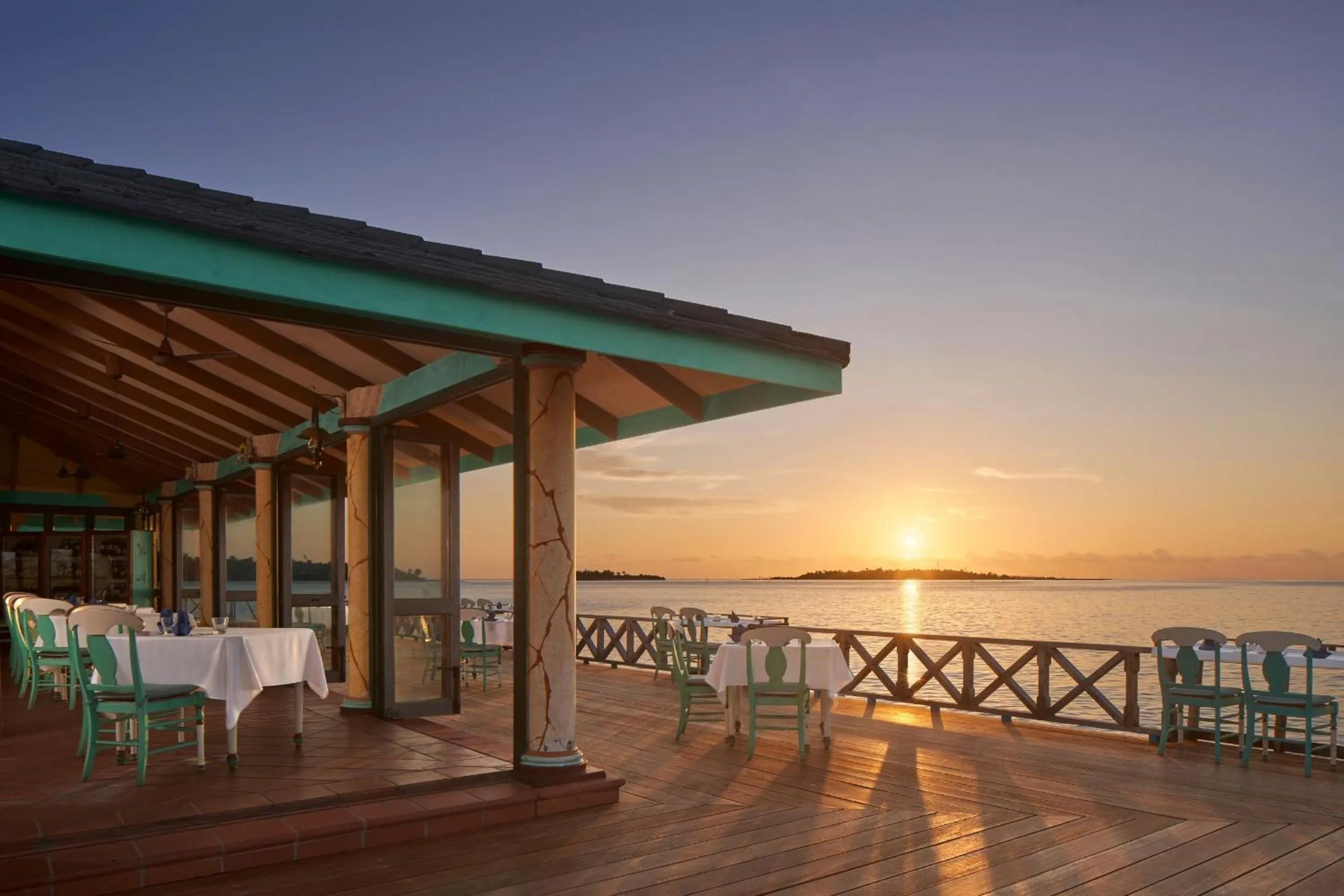 Restaurant/places to eat in Villa Park Sun Island Resort