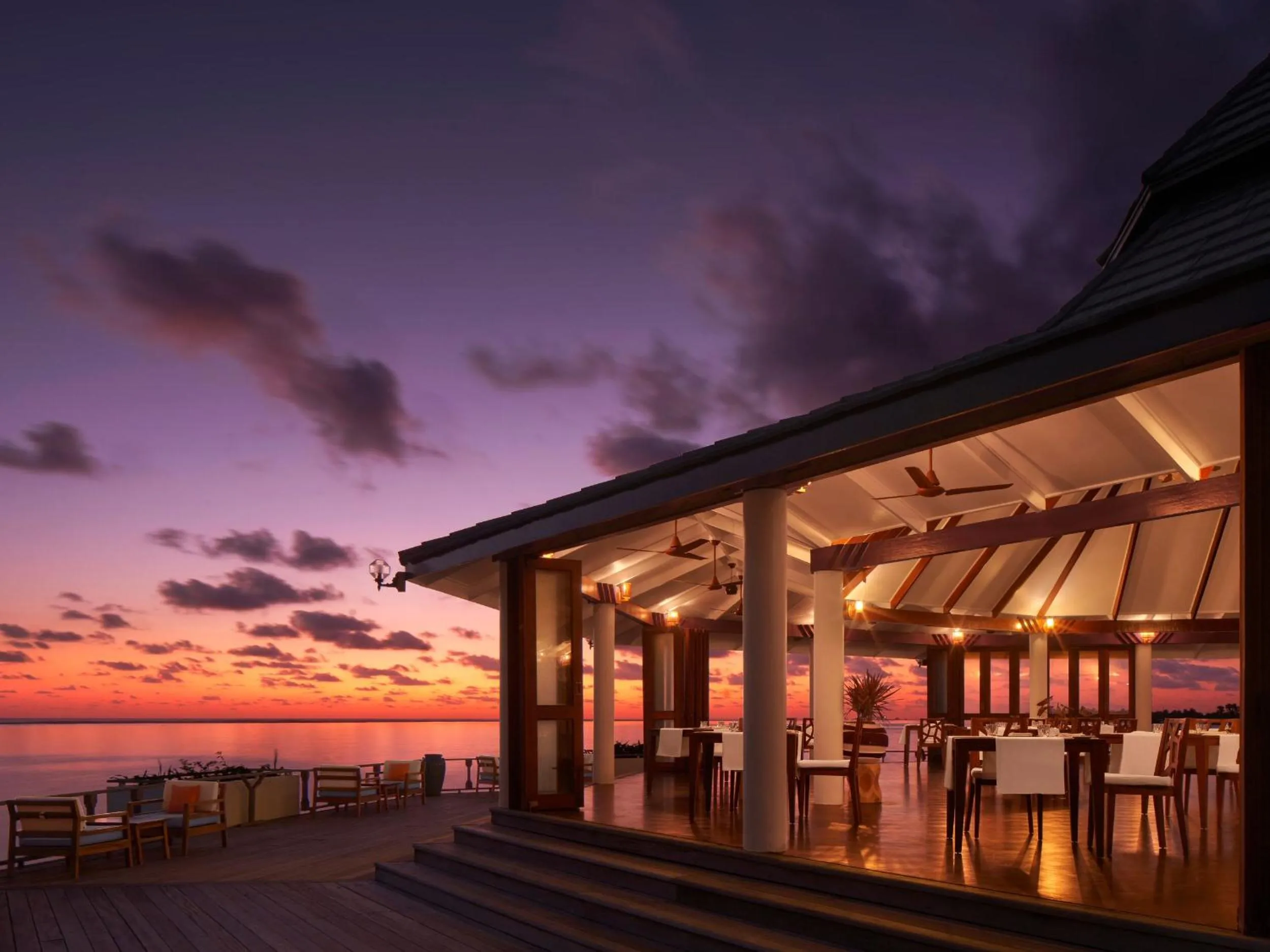 Restaurant/places to eat in Villa Park Sun Island Resort