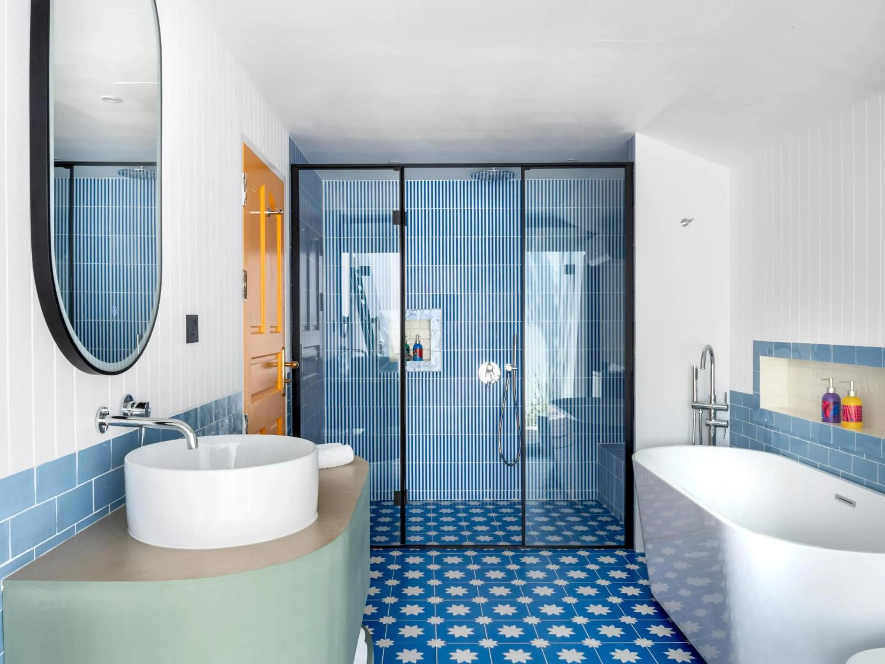 Shower in Villa Park Sun Island Resort