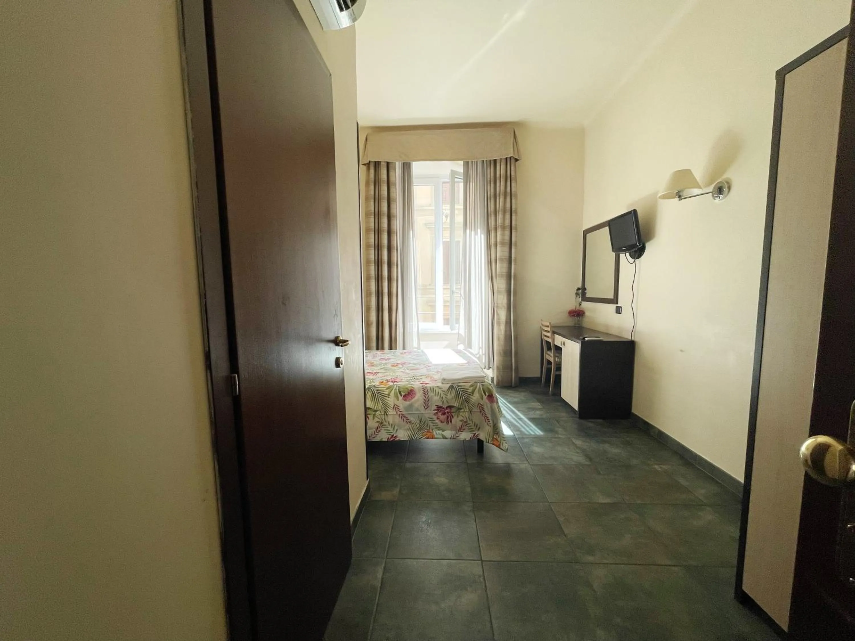 Photo of the whole room, Bed in Clarian Affittacamere