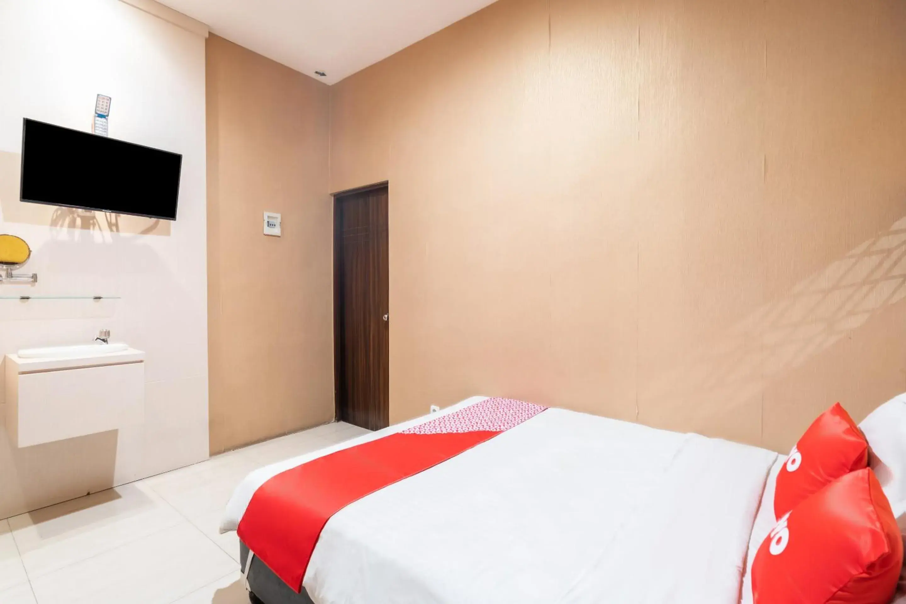 Bedroom, Bed in Flagship 91863 Metro House Bedroom, Bed in Flagship 91863 Metro House