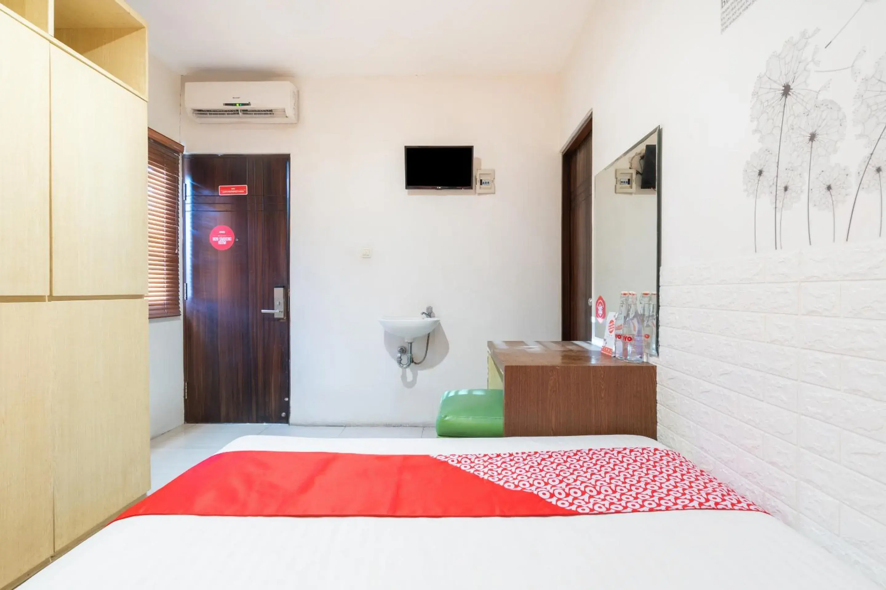 Bedroom, Bed in SUPER OYO Flagship 91963 Series Style Hotel