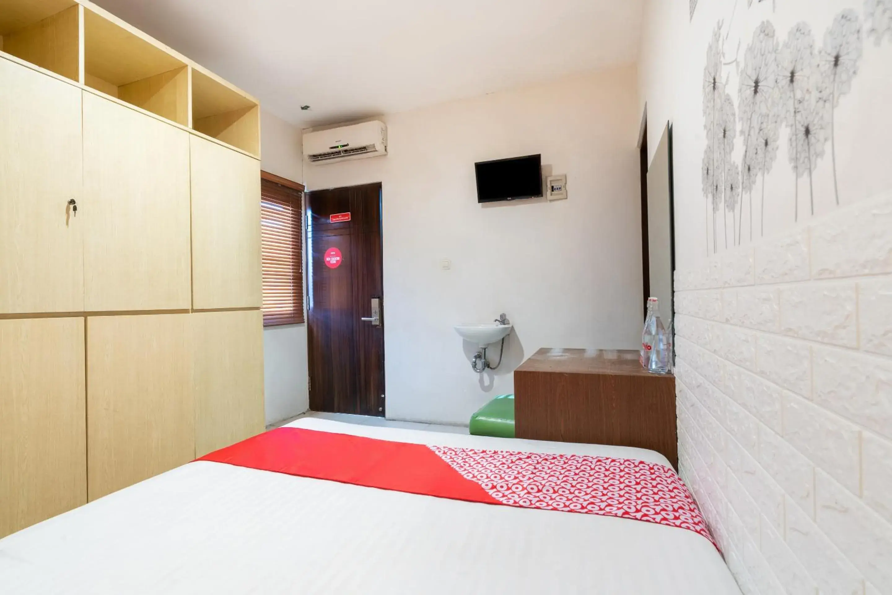 Bedroom, Bed in Flagship 91863 Metro House Bedroom, Bed in Flagship 91863 Metro House