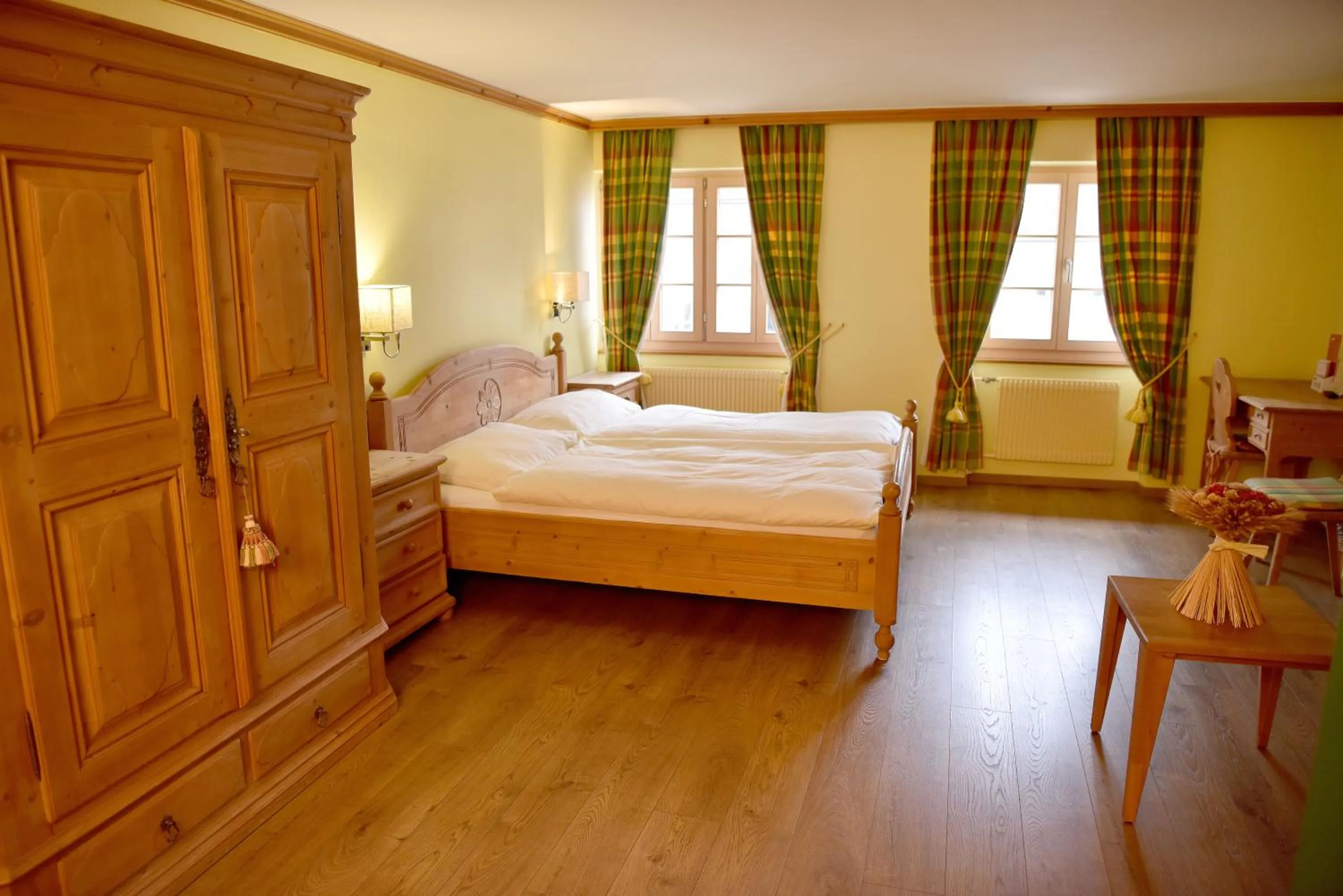 Property building, Bed in Hôtel de Ville