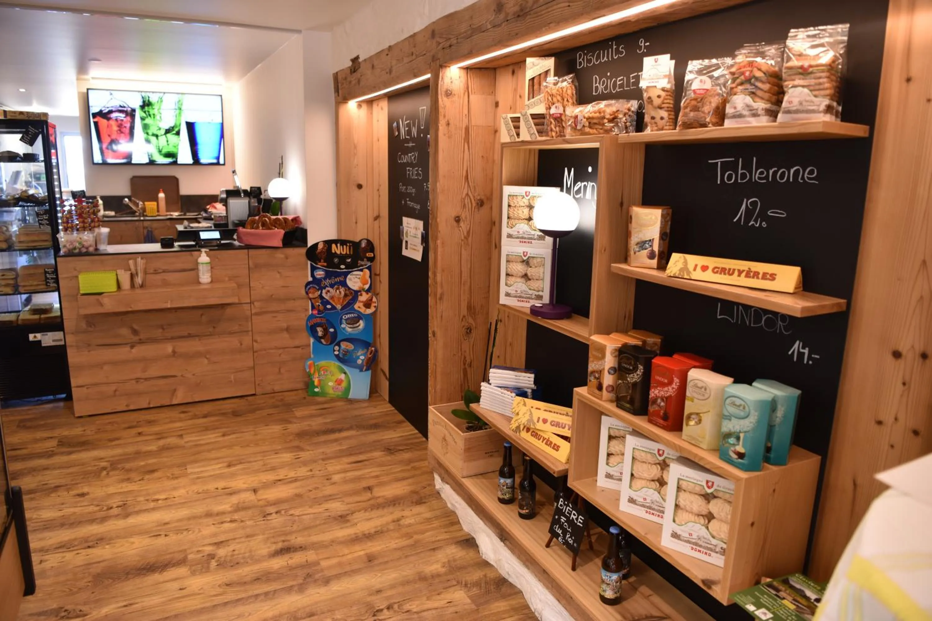 On-site shops in Hôtel de Ville