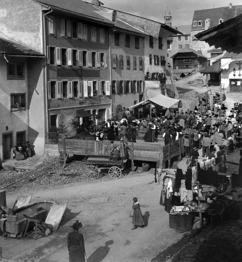Property building in Hôtel de Ville