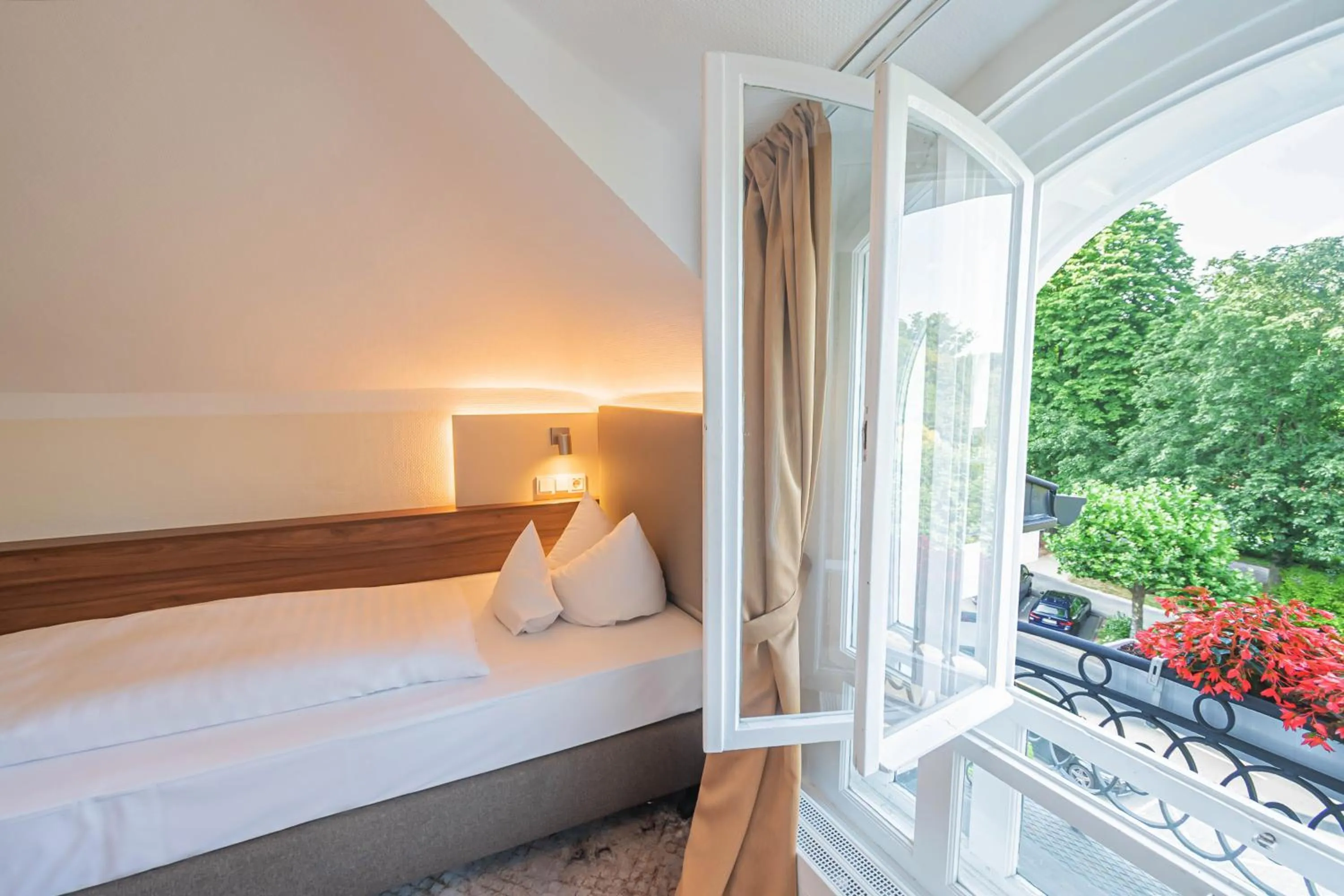 View (from property/room), Bed in Hotel Villa am Kurpark