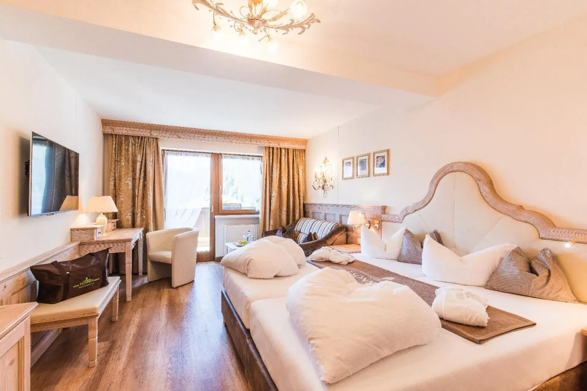 Deluxe Double Room in Hotel DreiSonnen Deluxe Double Room in Hotel DreiSonnen