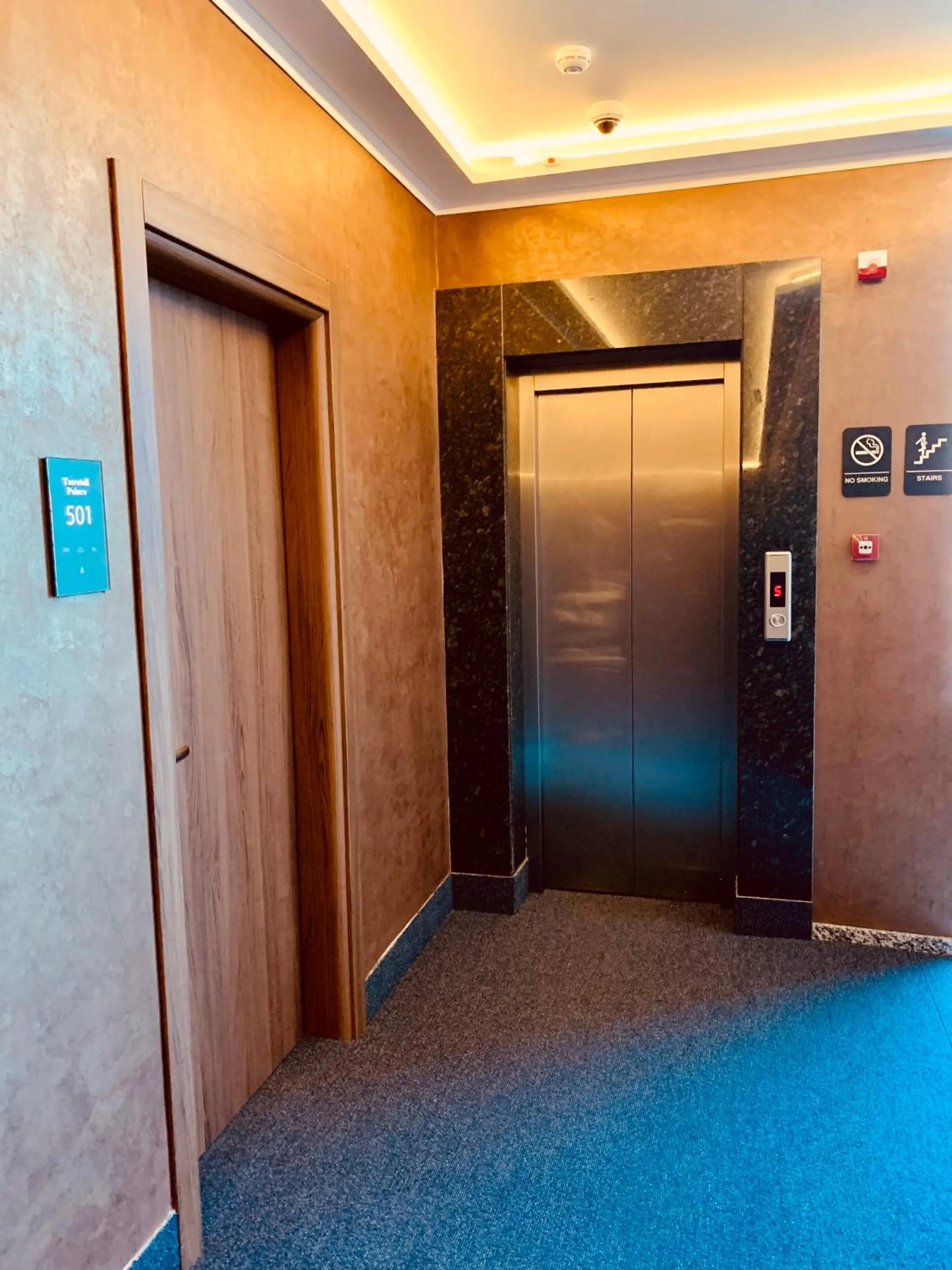 TV and multimedia in Hotel Tsereteli Palace