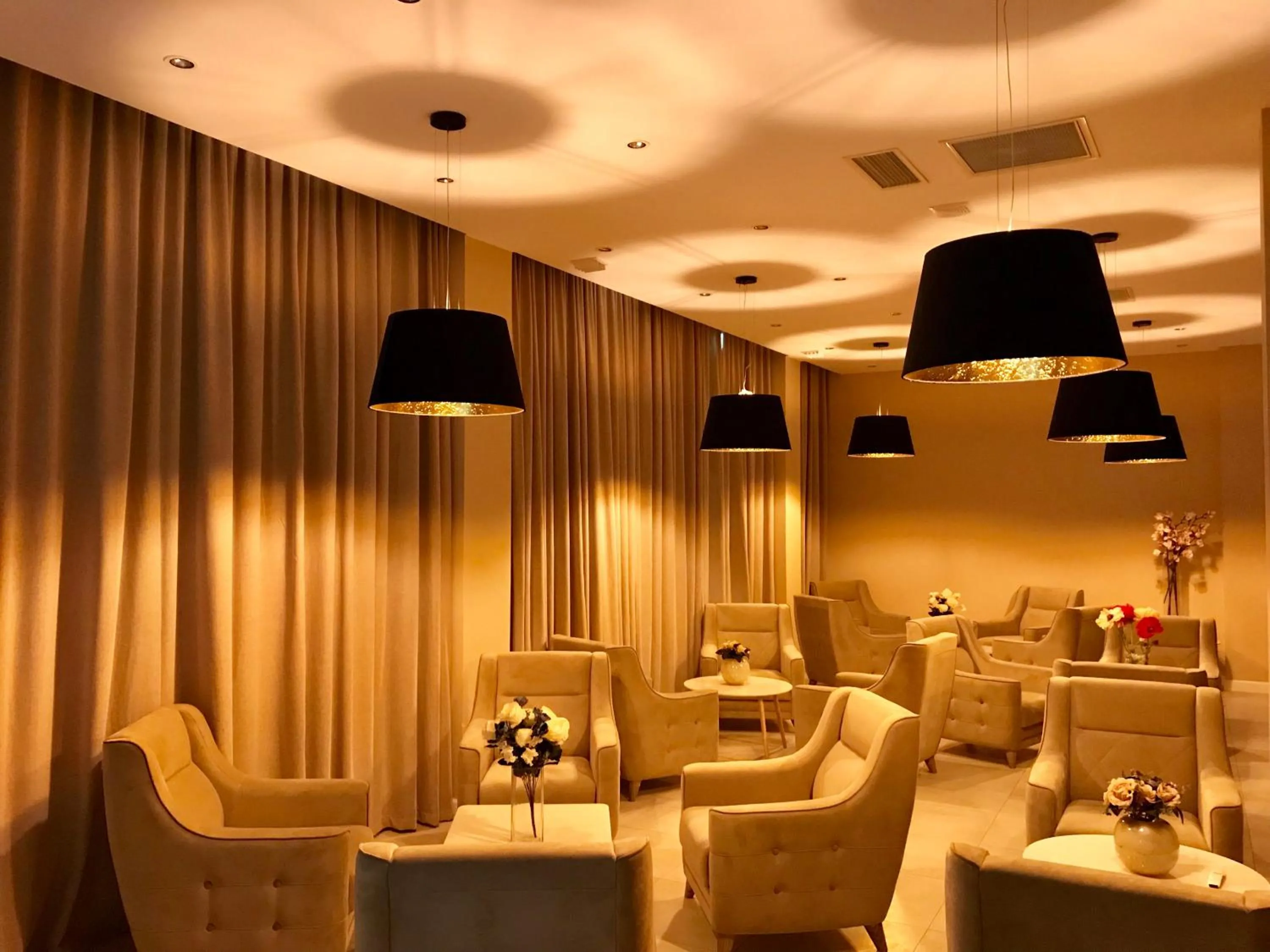 Restaurant/places to eat in Hotel Tsereteli Palace