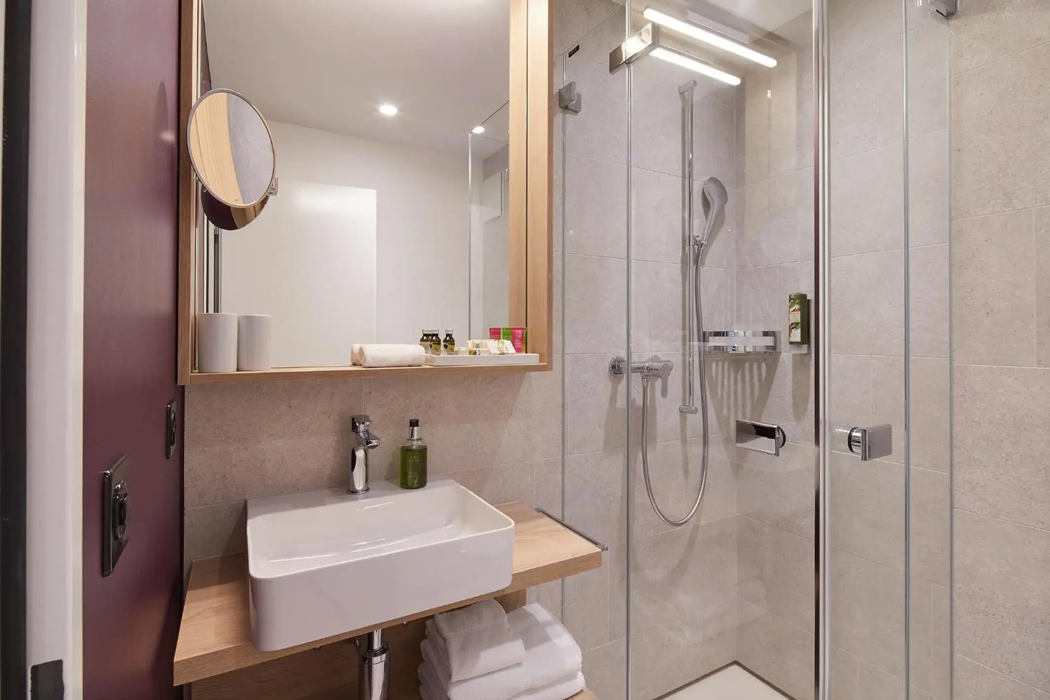 Economy Queen Room - single occupancy in Hotel Gasthof zum Ochsen Economy Queen Room - single occupancy in Hotel Gasthof zum Ochsen