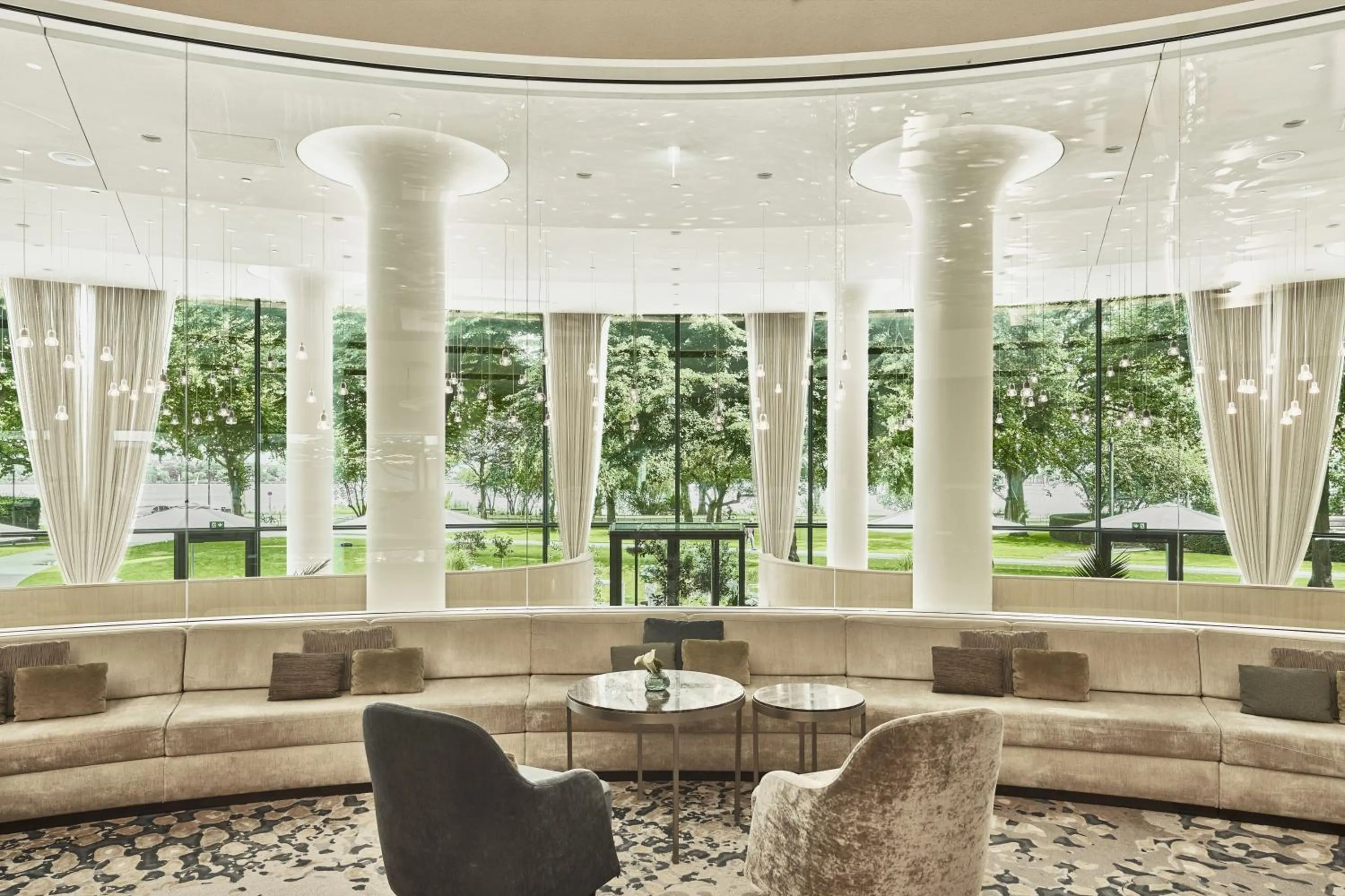 Restaurant/places to eat in The Fontenay Hamburg